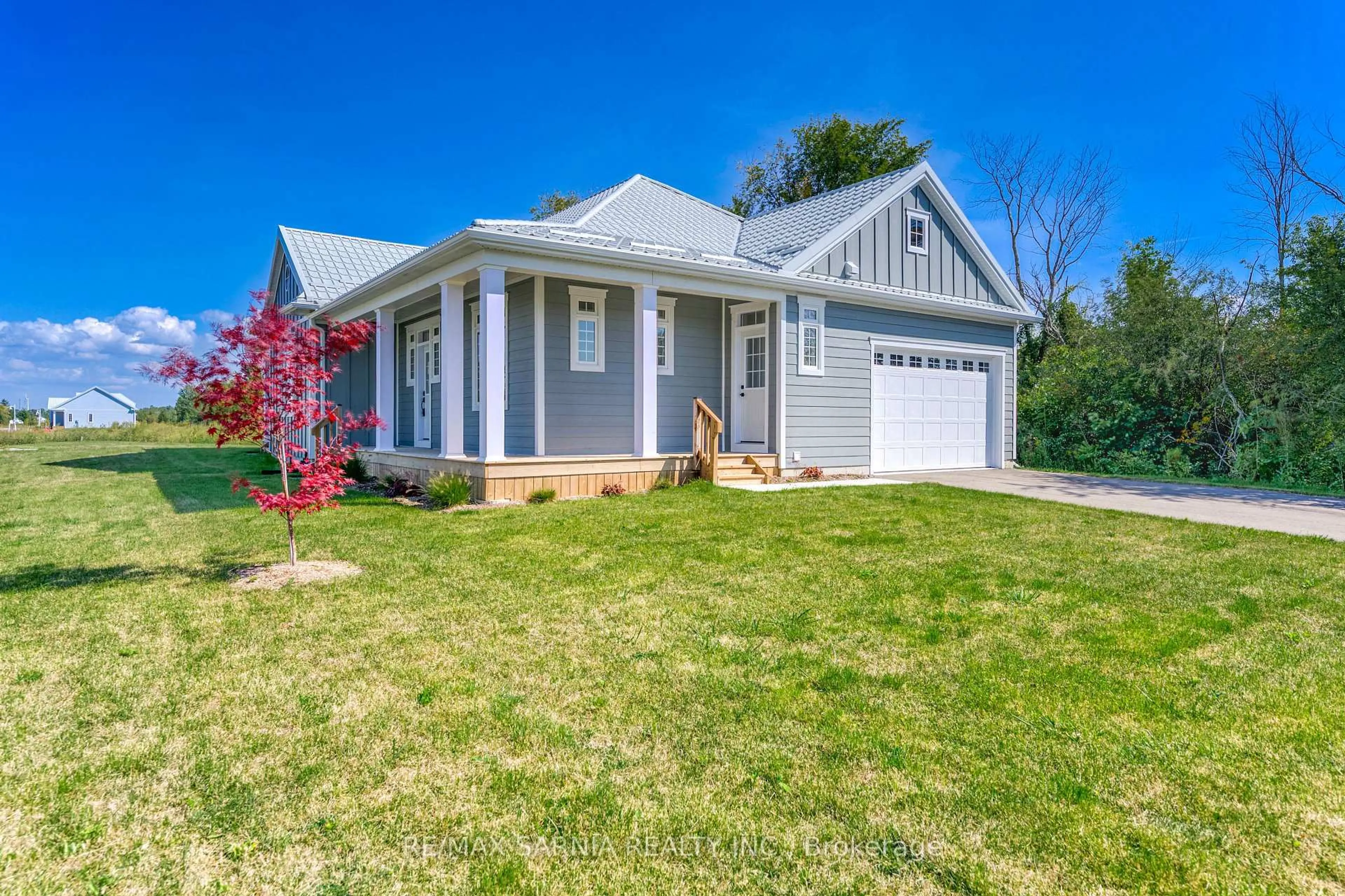Home with vinyl exterior material, street for 7596 THOMAS St, Plympton-Wyoming Ontario N0N 1J0