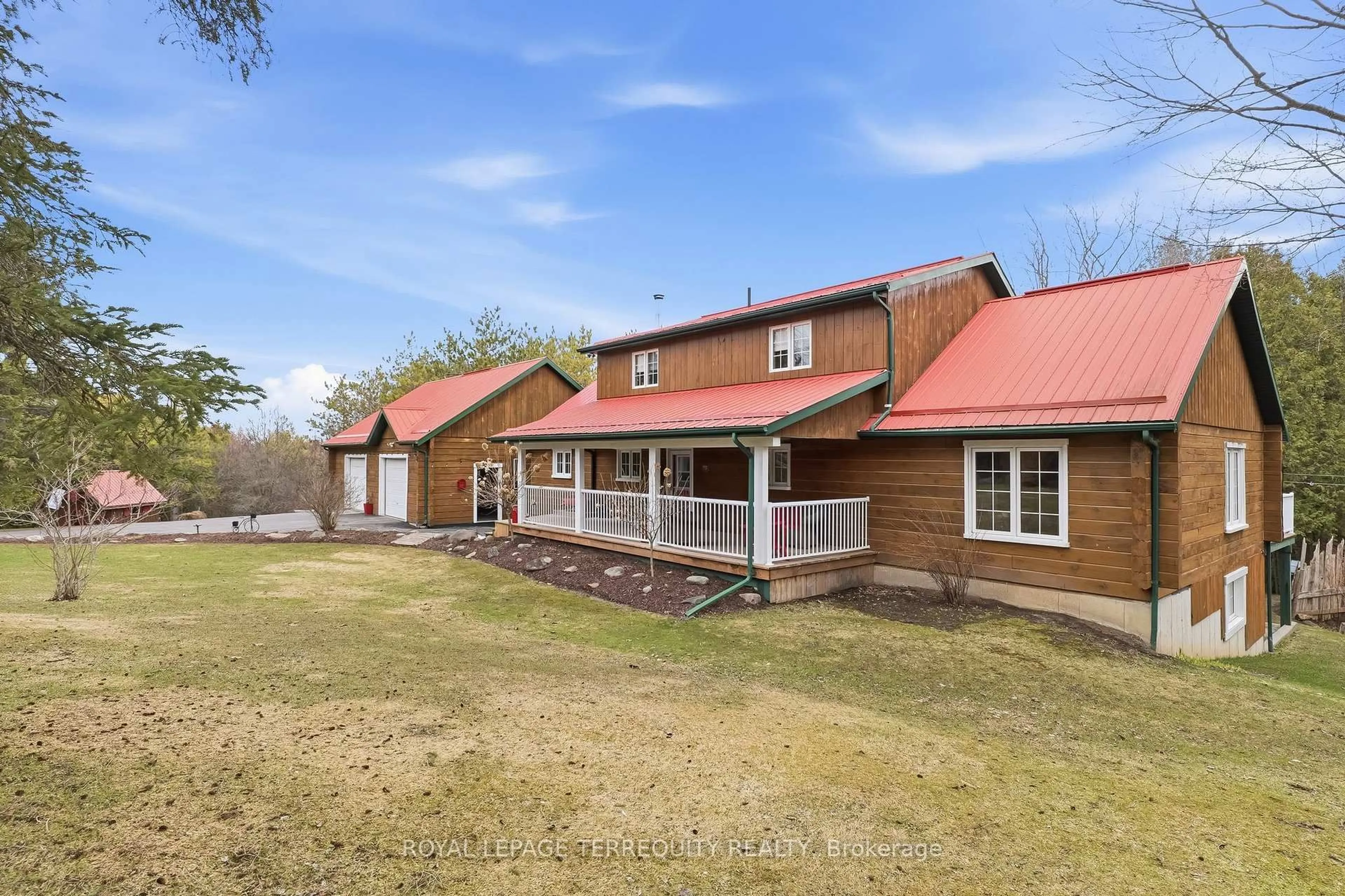 A pic from outside/outdoor area/front of a property/back of a property/a pic from drone, building for 1827 County 26 Rd, Brighton Ontario K0K 1H0