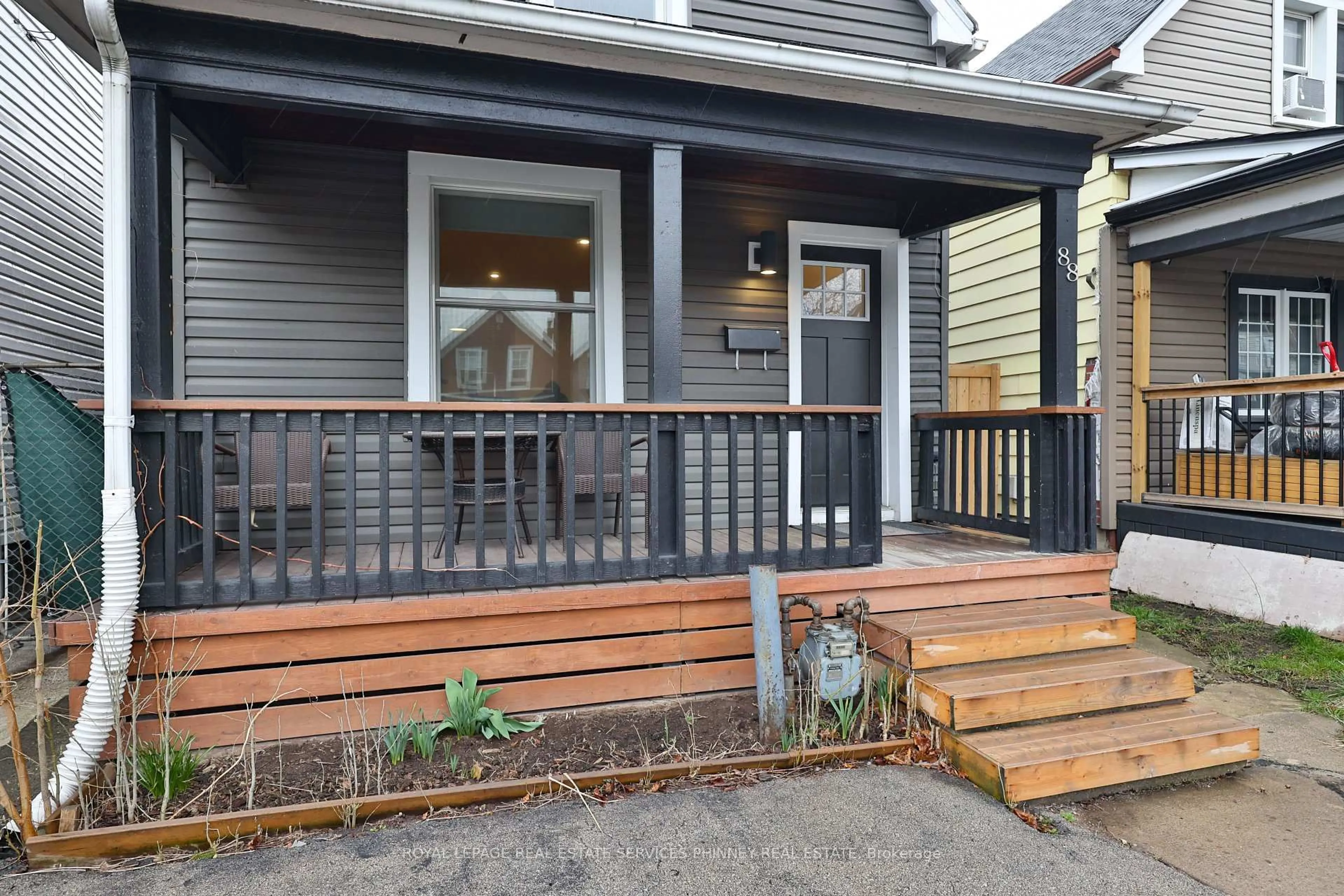 Patio, street for 88 Chestnut Ave, Hamilton Ontario L8L 6K9