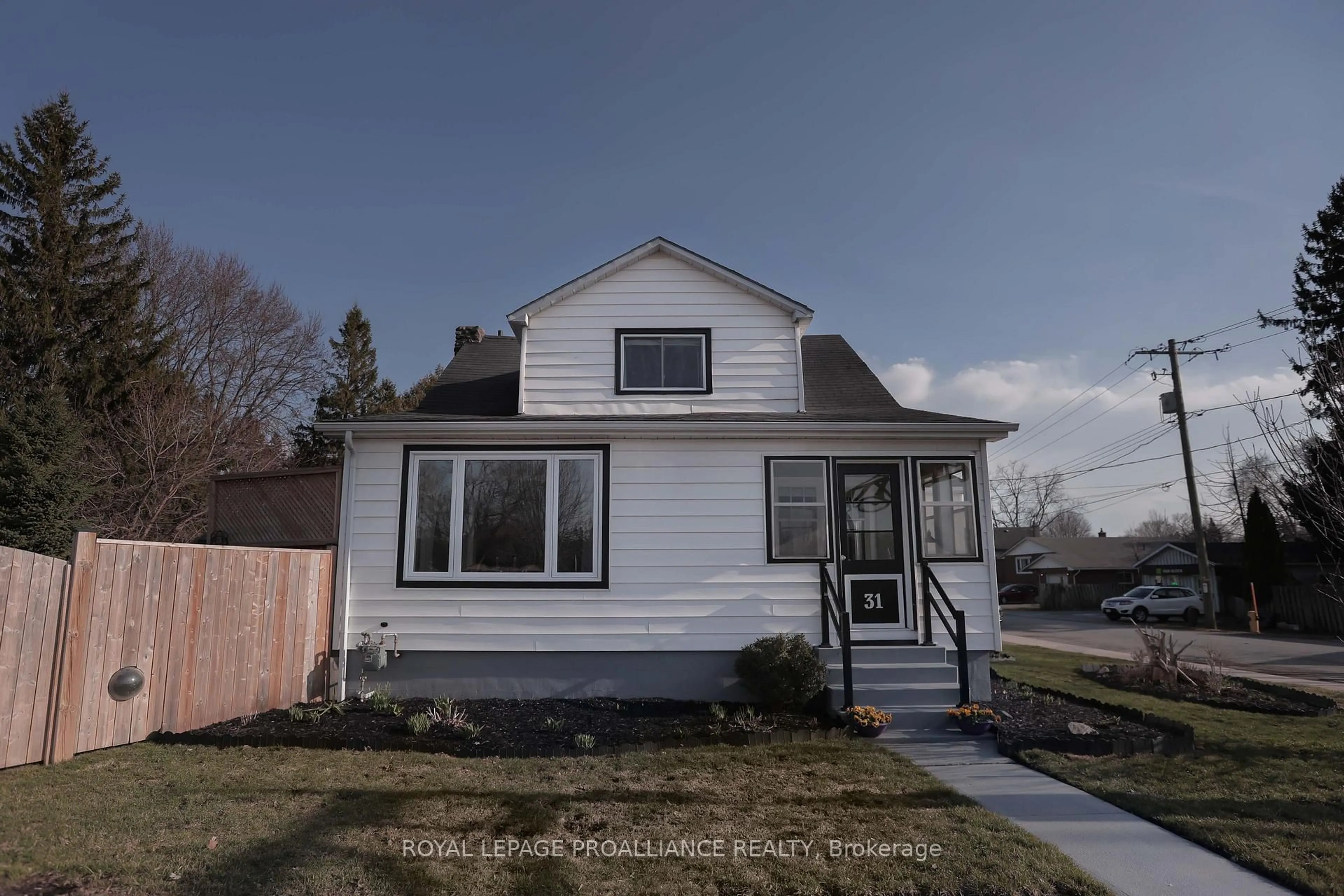 Home with vinyl exterior material, street for 31 Elizabeth St, Brighton Ontario K0K 1H0