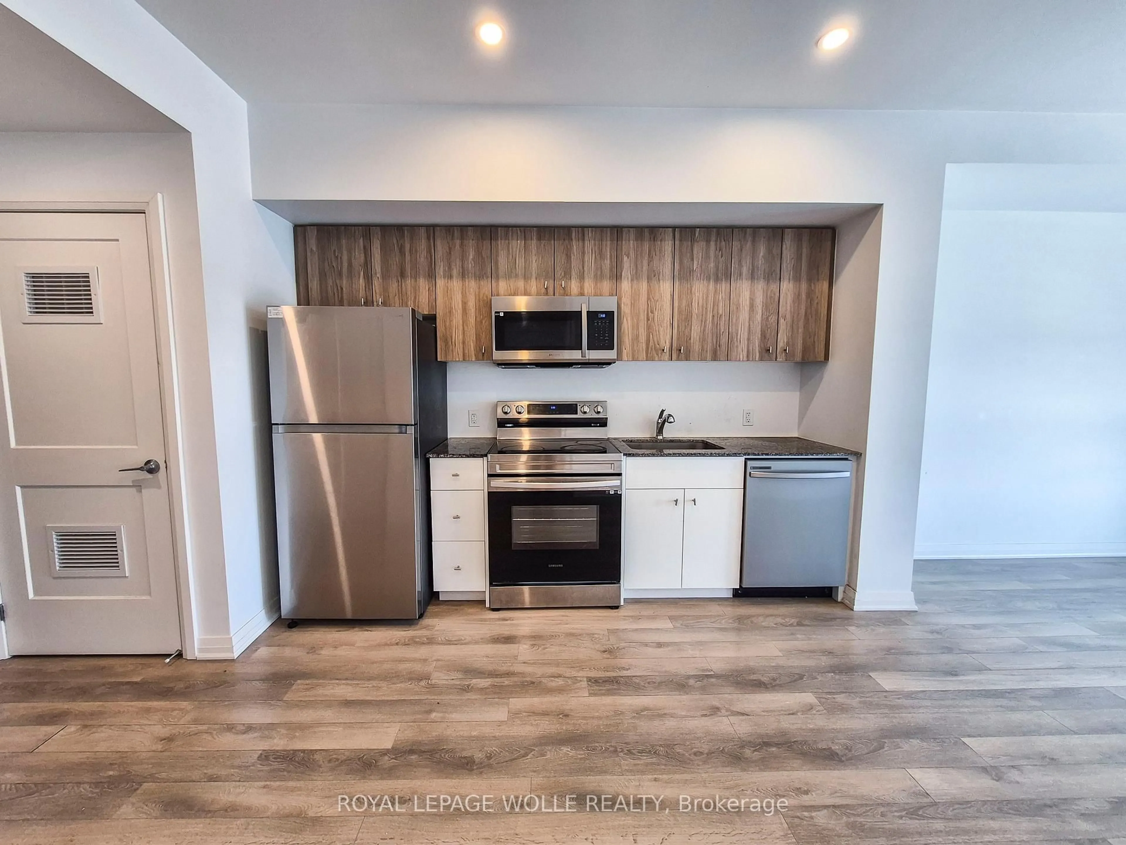 Standard kitchen, wood/laminate floor for 101 Golden Eagle Rd #511, Waterloo Ontario N2V 1C3