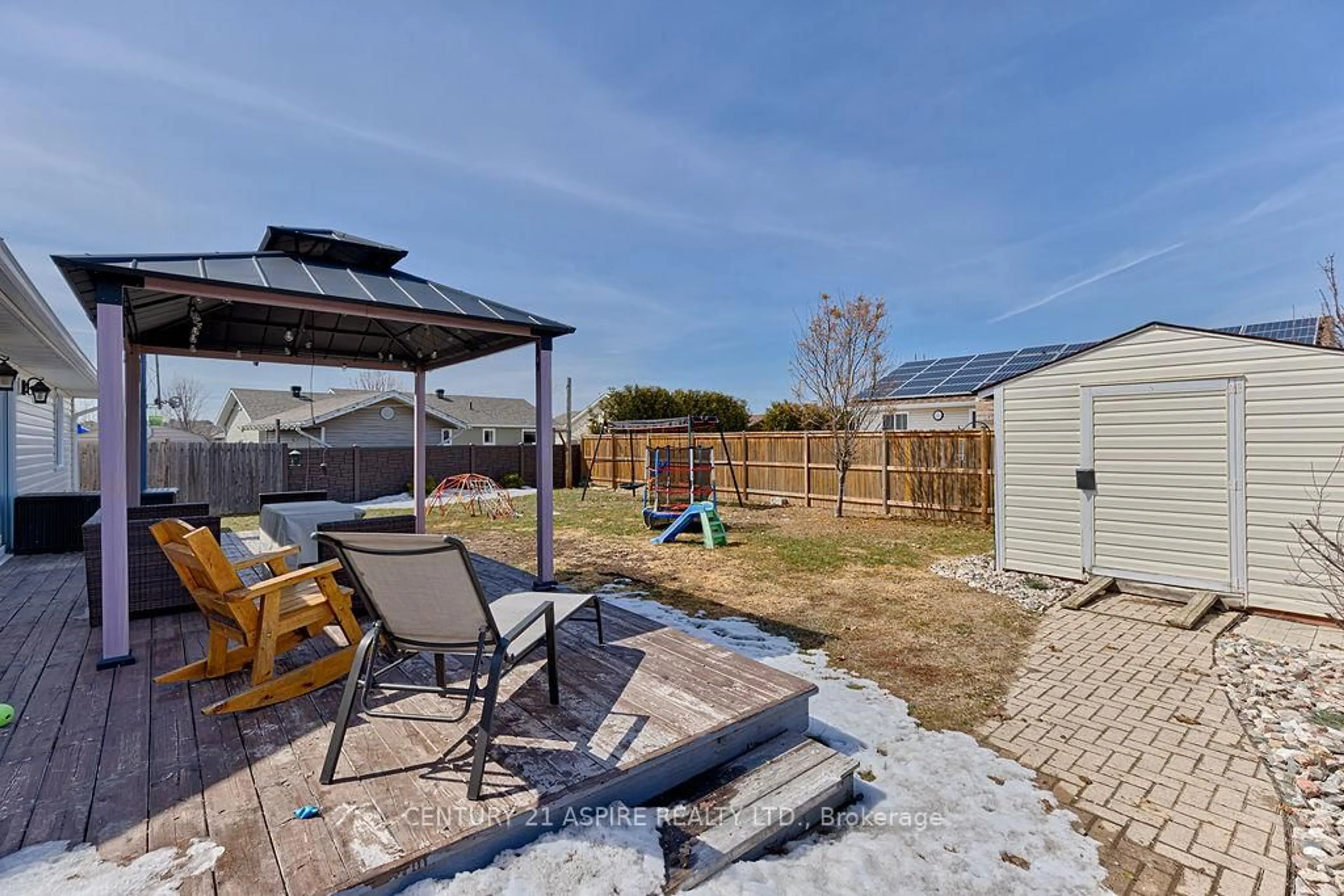 Patio, unknown for 1034 Limestone Tr, Petawawa Ontario K8H 0A5