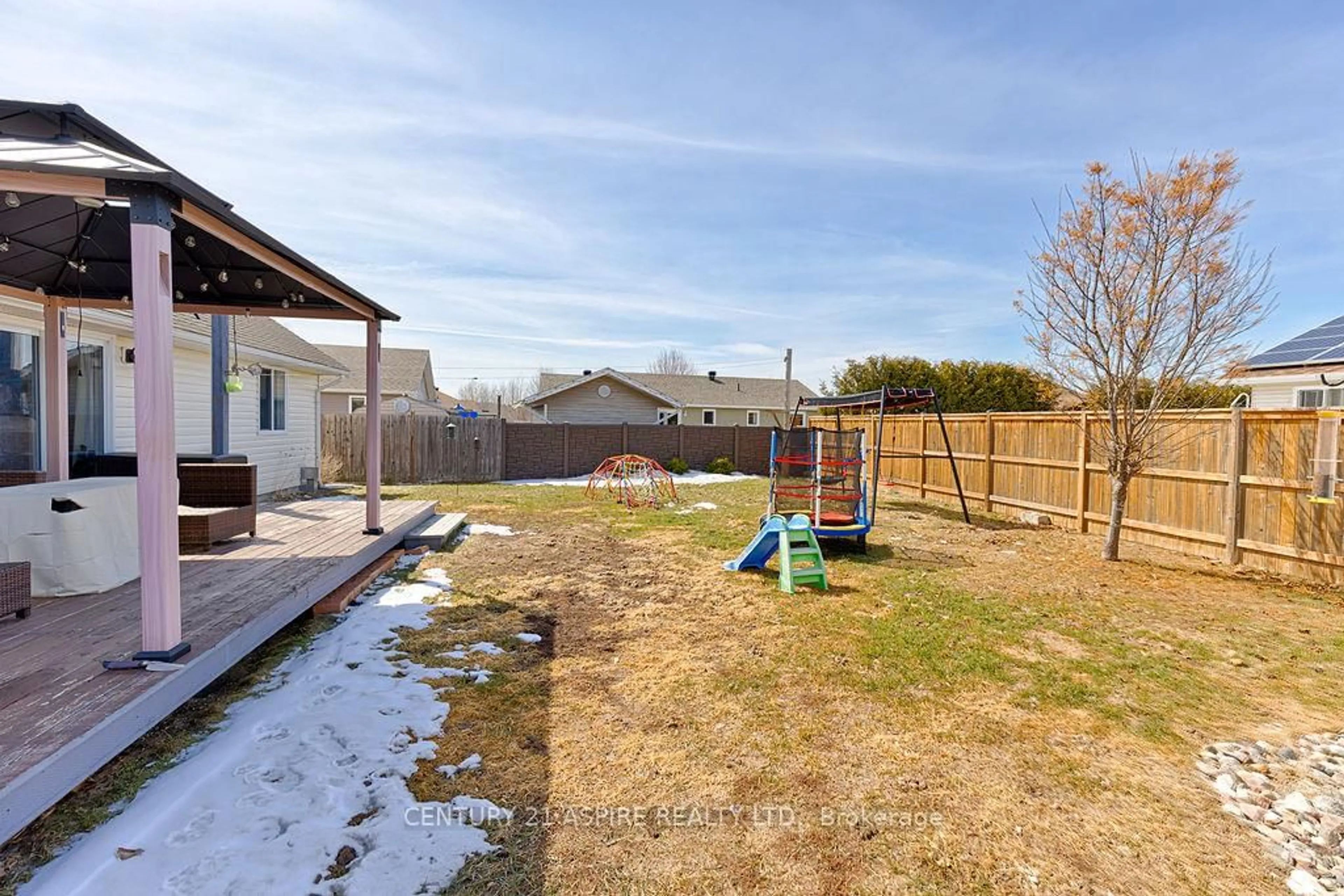 A pic from outside/outdoor area/front of a property/back of a property/a pic from drone, street for 1034 Limestone Tr, Petawawa Ontario K8H 0A5