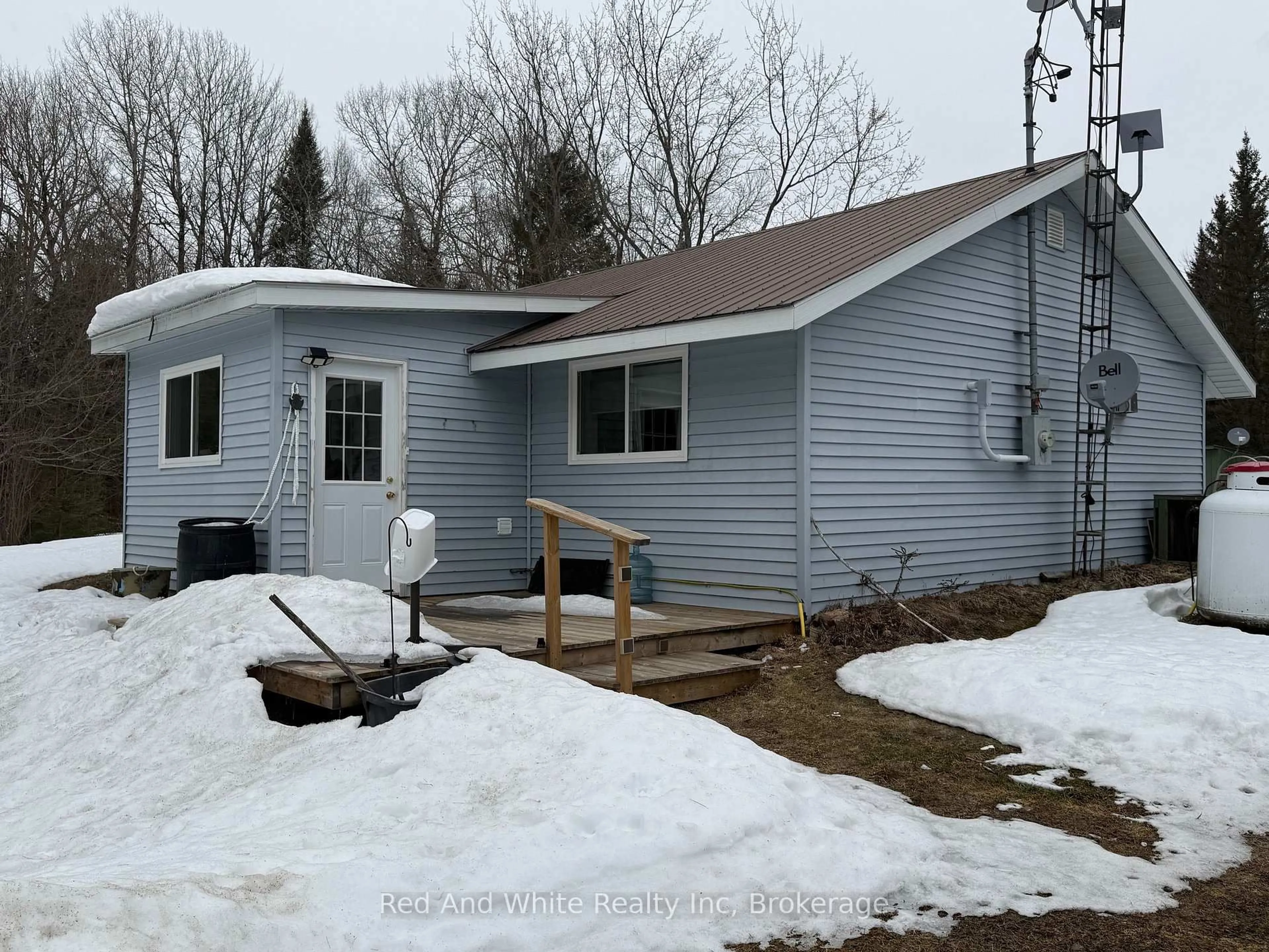 Home with vinyl exterior material, unknown for 2650 Nipissing Rd, Magnetawan Ontario P0A 1P0