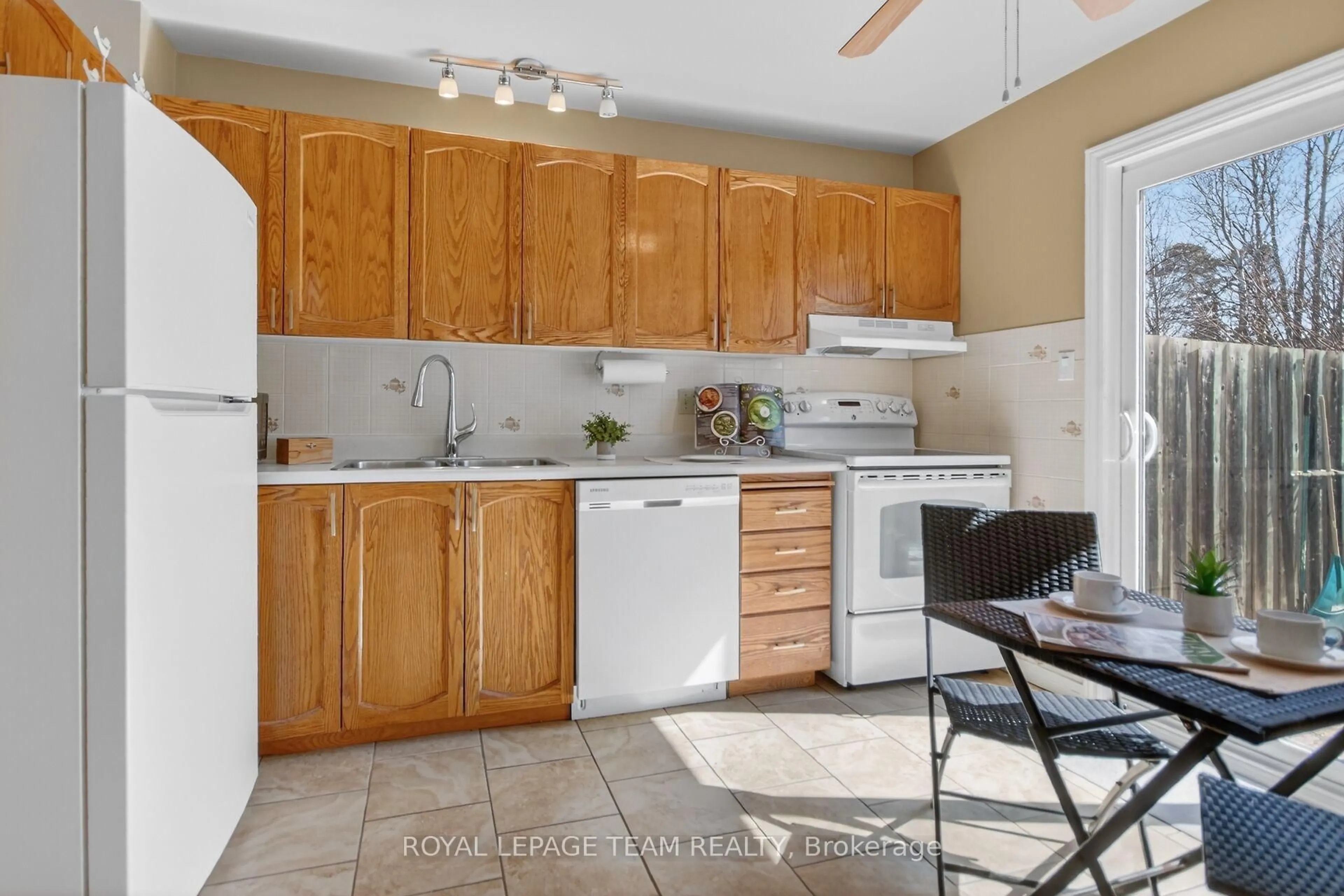 Standard kitchen, unknown for 74 Palomino Dr, Ottawa Ontario K2M 1N2