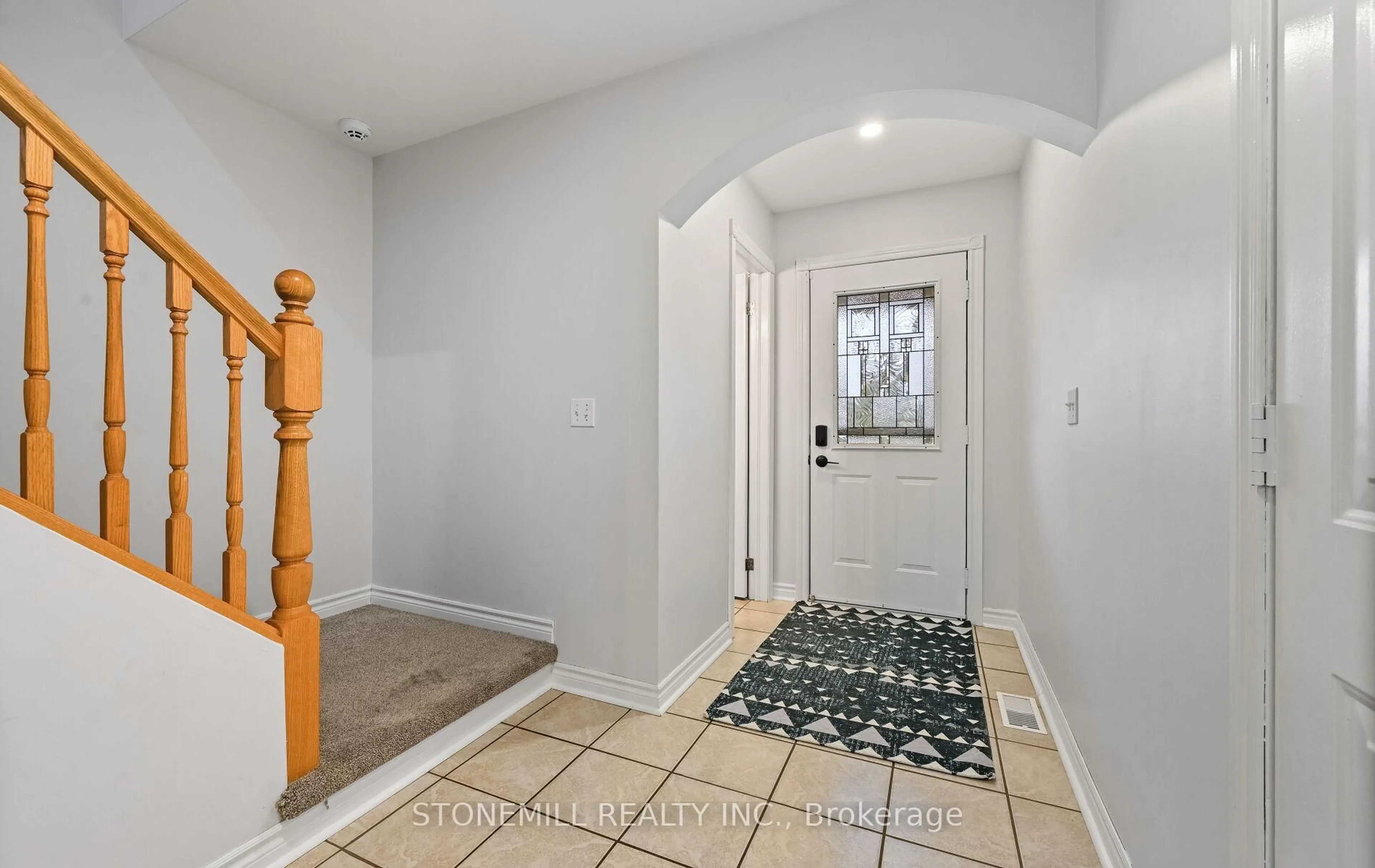 Indoor entryway for 140 Mcmeeken Dr, Cambridge Ontario N3C 4E7