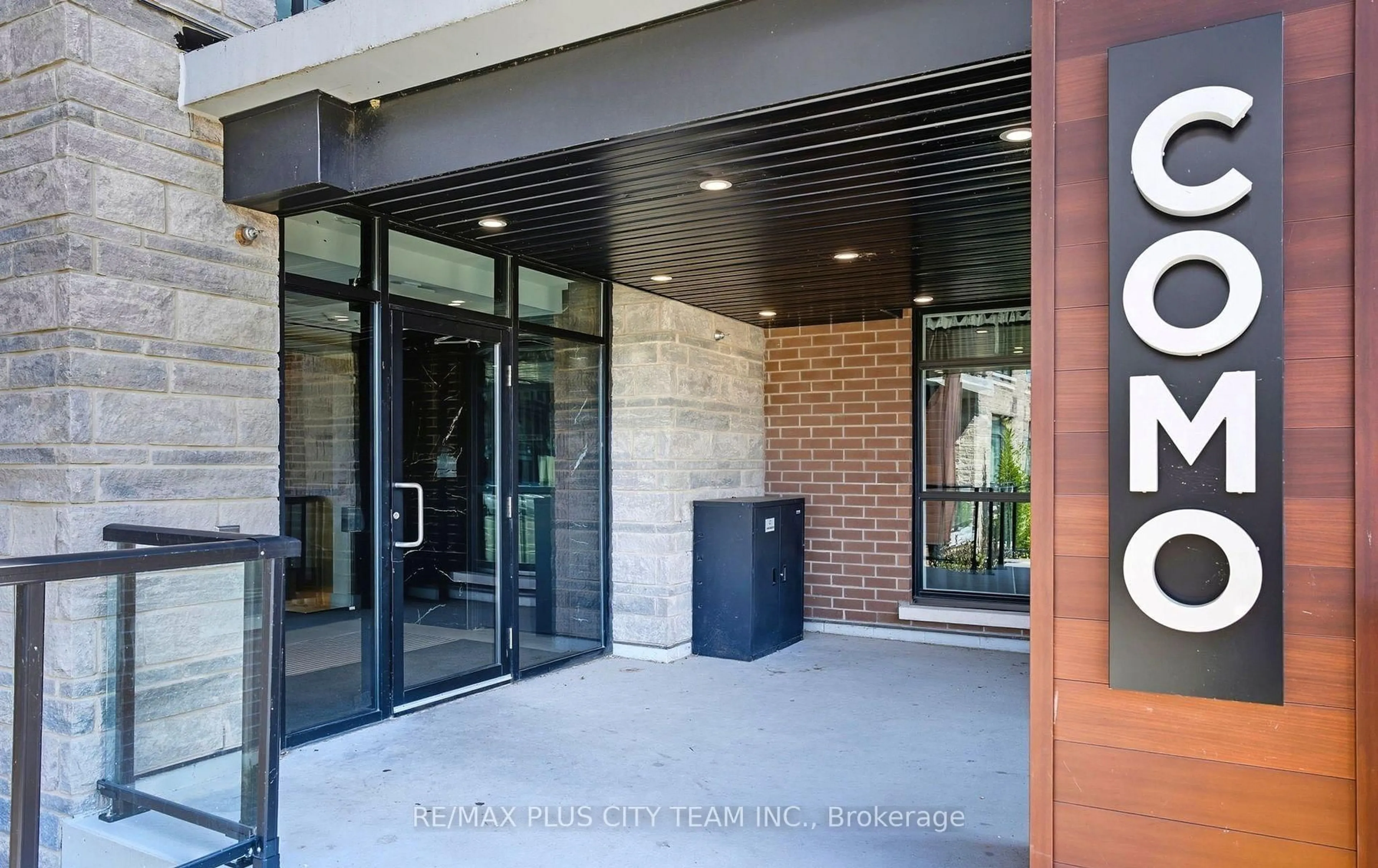 Indoor foyer for 600 North Service Rd #416, Hamilton Ontario L8E 0L2