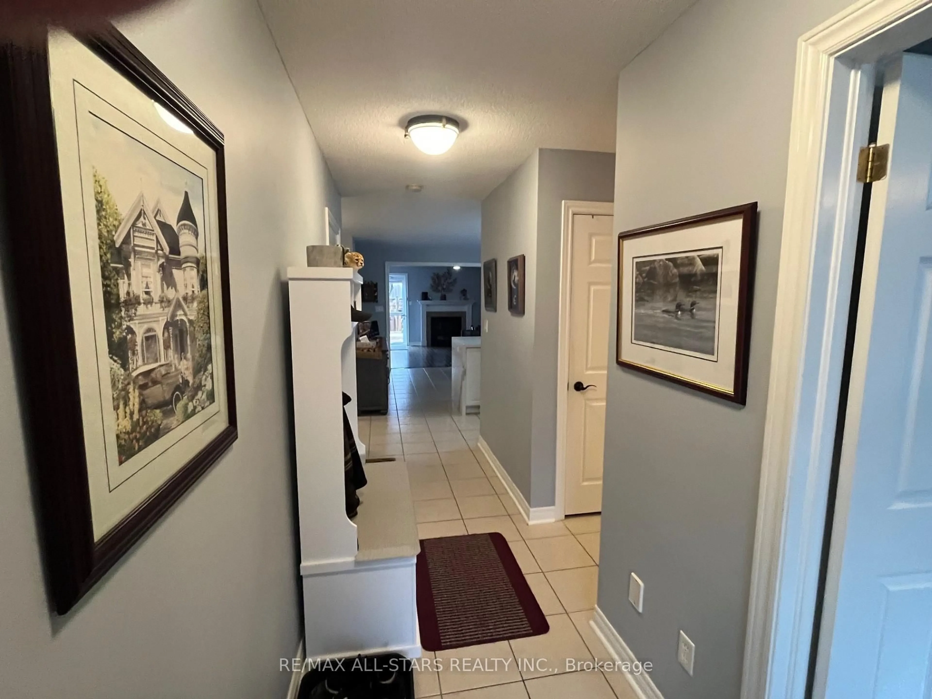 Indoor entryway for 15 Purple Dusk Dr, Kawartha Lakes Ontario K9V 0B2