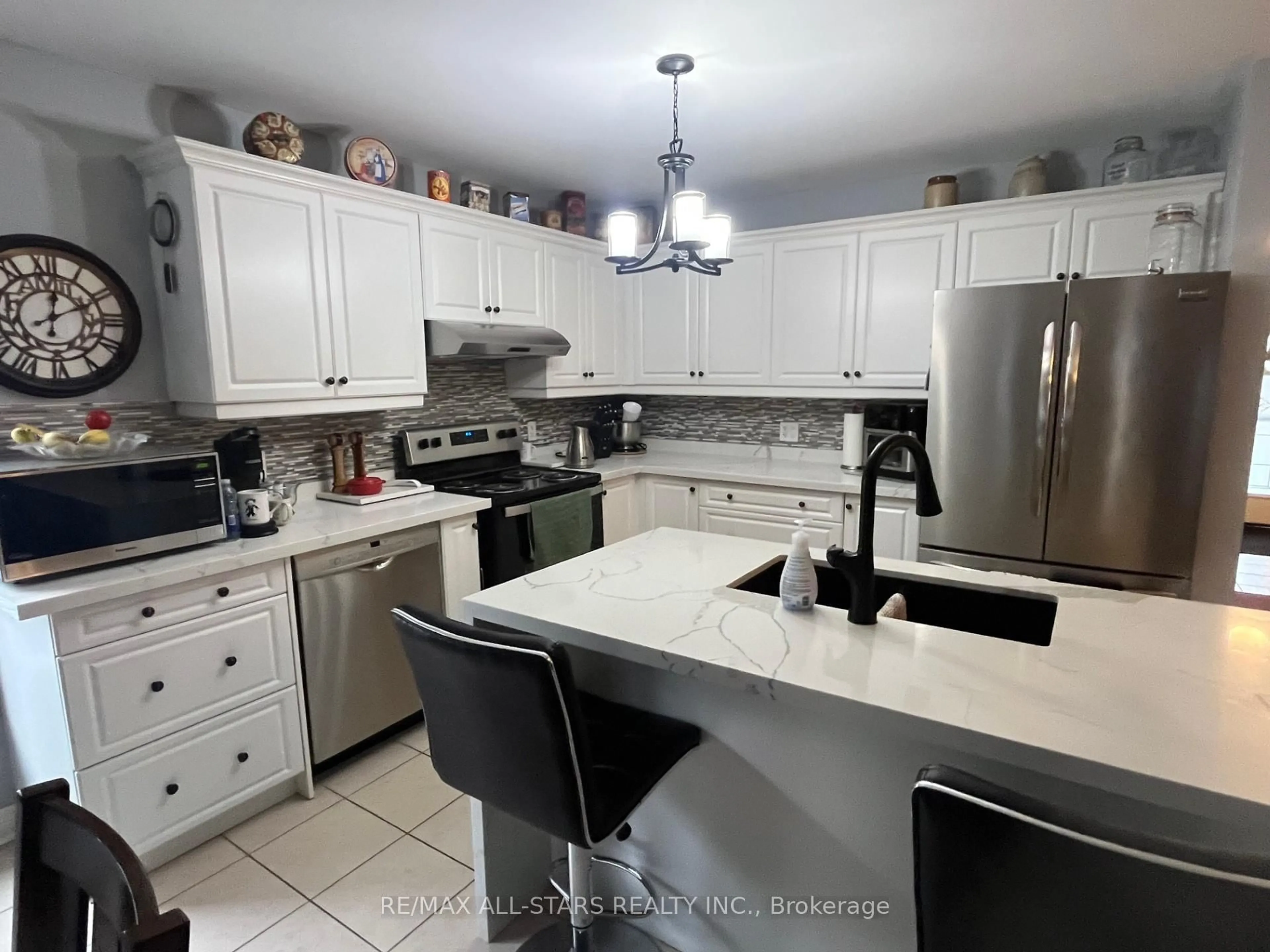 Open concept kitchen, ceramic/tile floor for 15 Purple Dusk Dr, Kawartha Lakes Ontario K9V 0B2