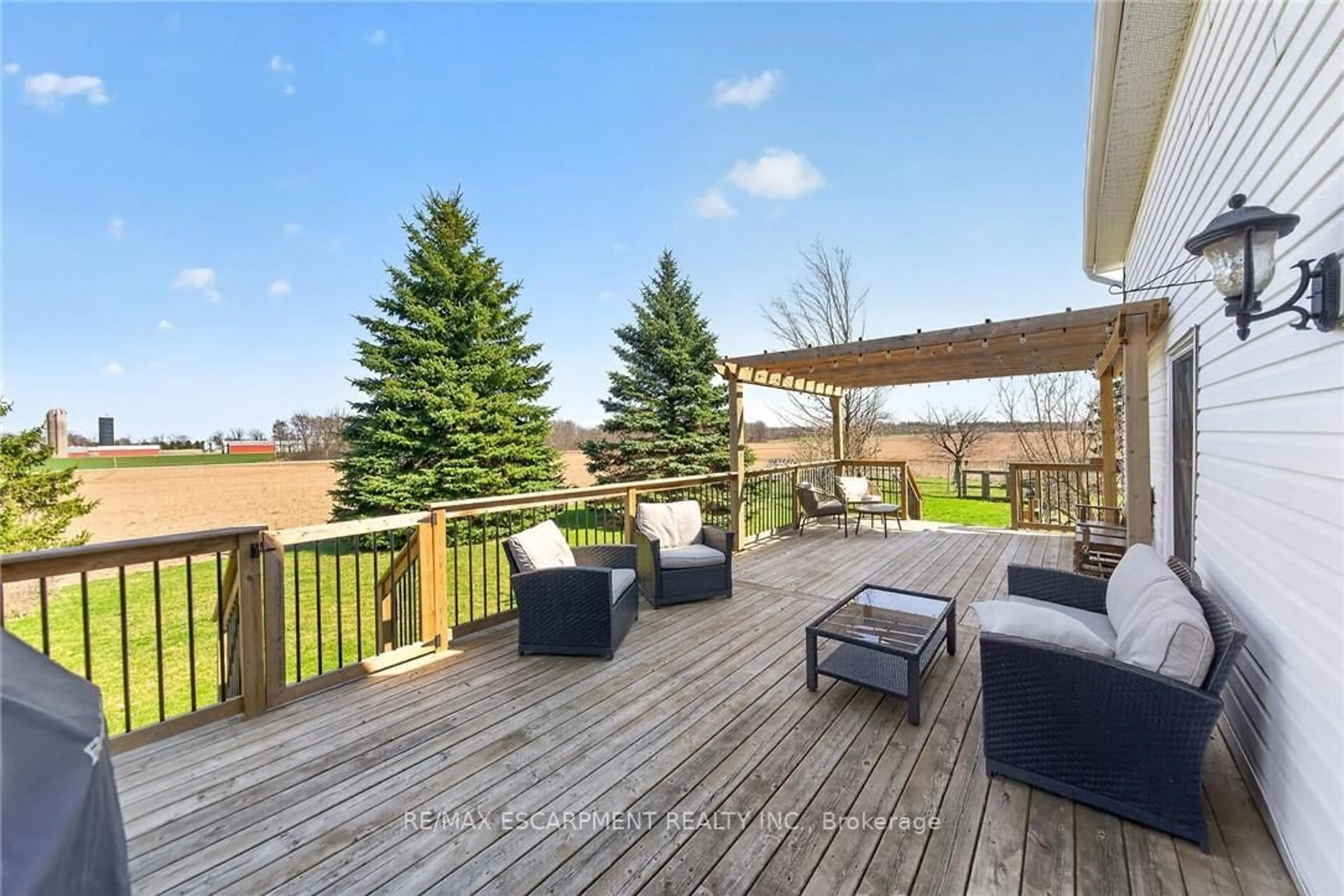 Patio, water/lake/river/ocean view for 680 Haldimand 9 Rd, Haldimand Ontario N0A 1H0