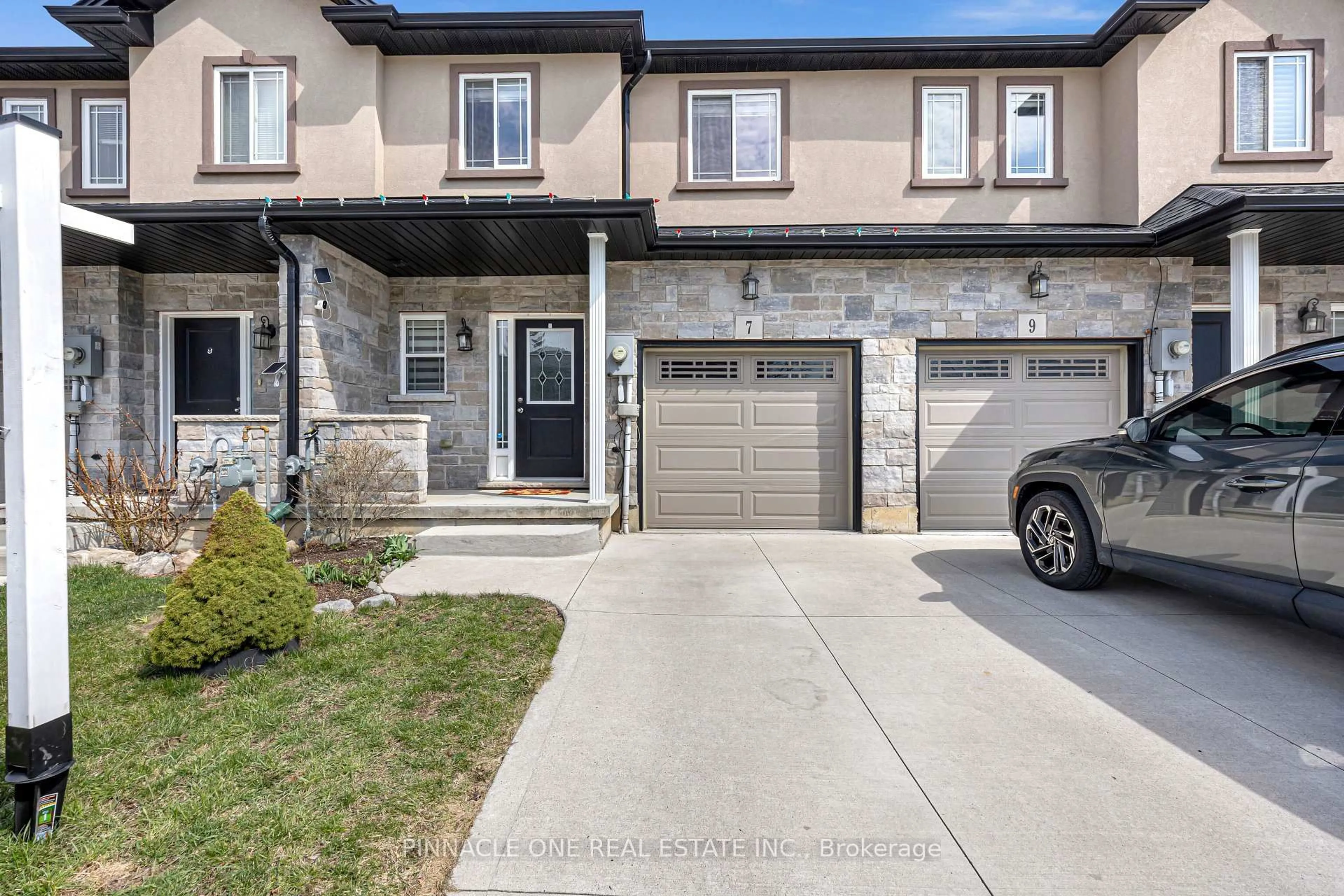 Unknown for 7 Mistywood Dr, Hamilton Ontario L8J 2N6