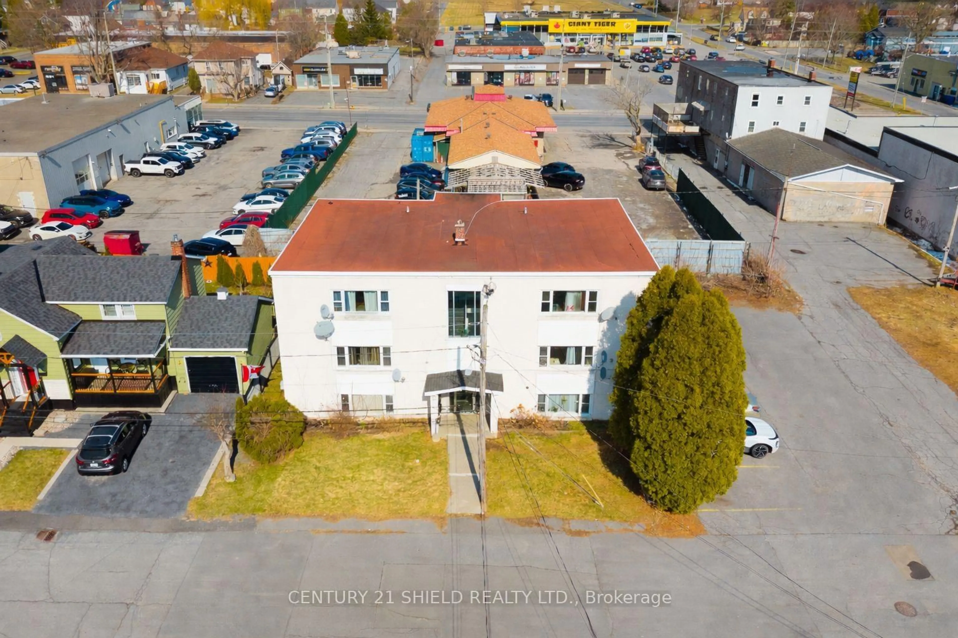 A pic from outside/outdoor area/front of a property/back of a property/a pic from drone, building for 619 Ridley Ave, Cornwall Ontario K6J 3V6
