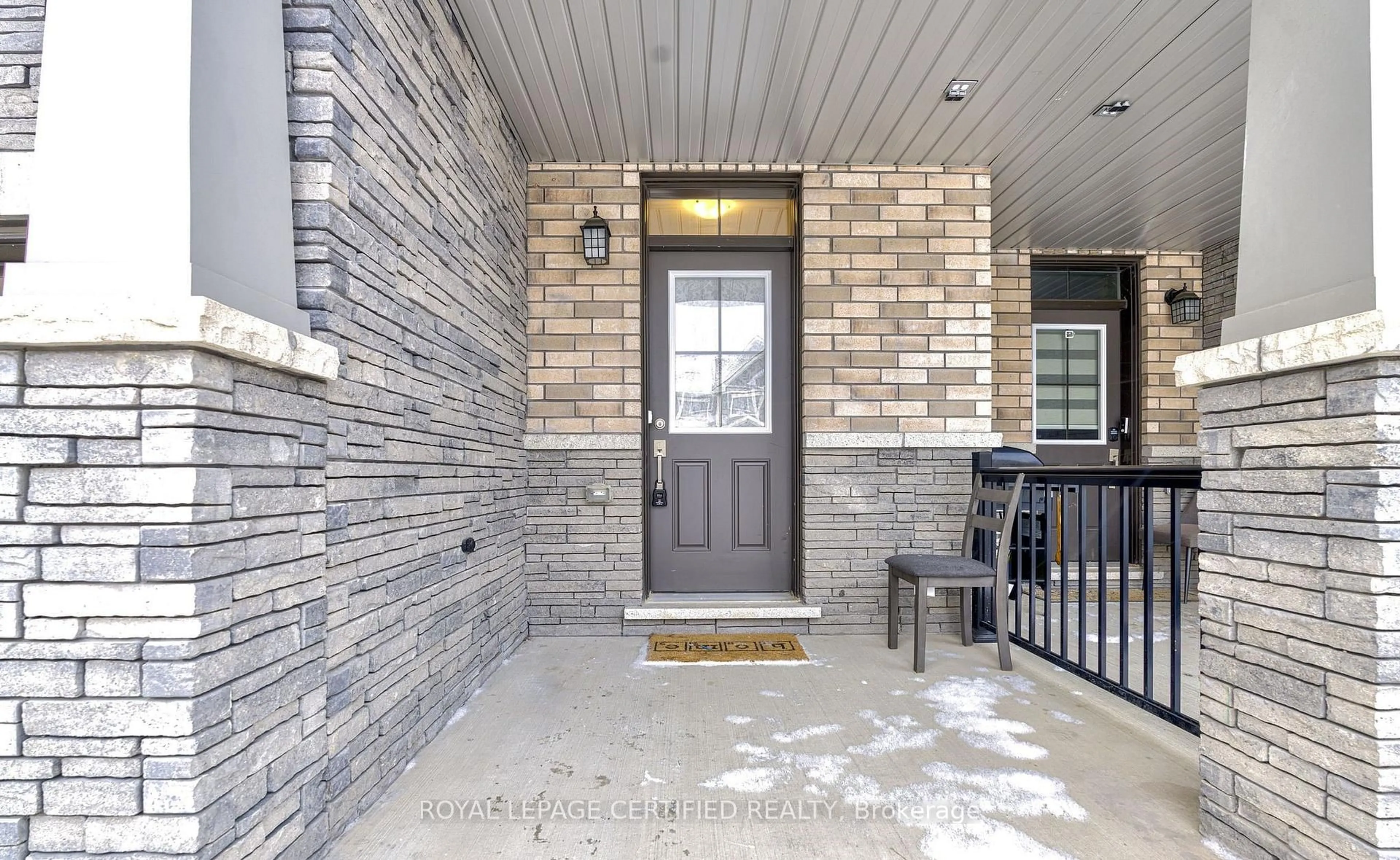 Indoor entryway for 51 Ever Sweet Way, Thorold Ontario L2V 0K9