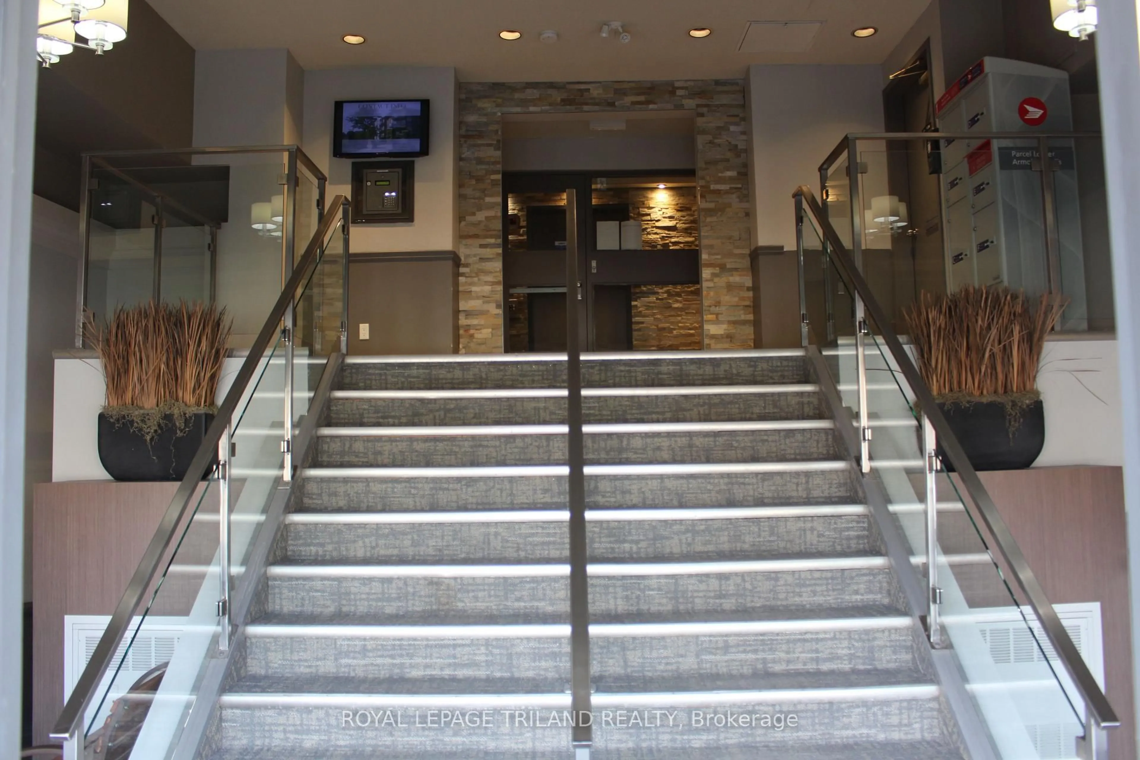 Unknown for 9 Jacksway Cres #218, London North Ontario N5X 3T7