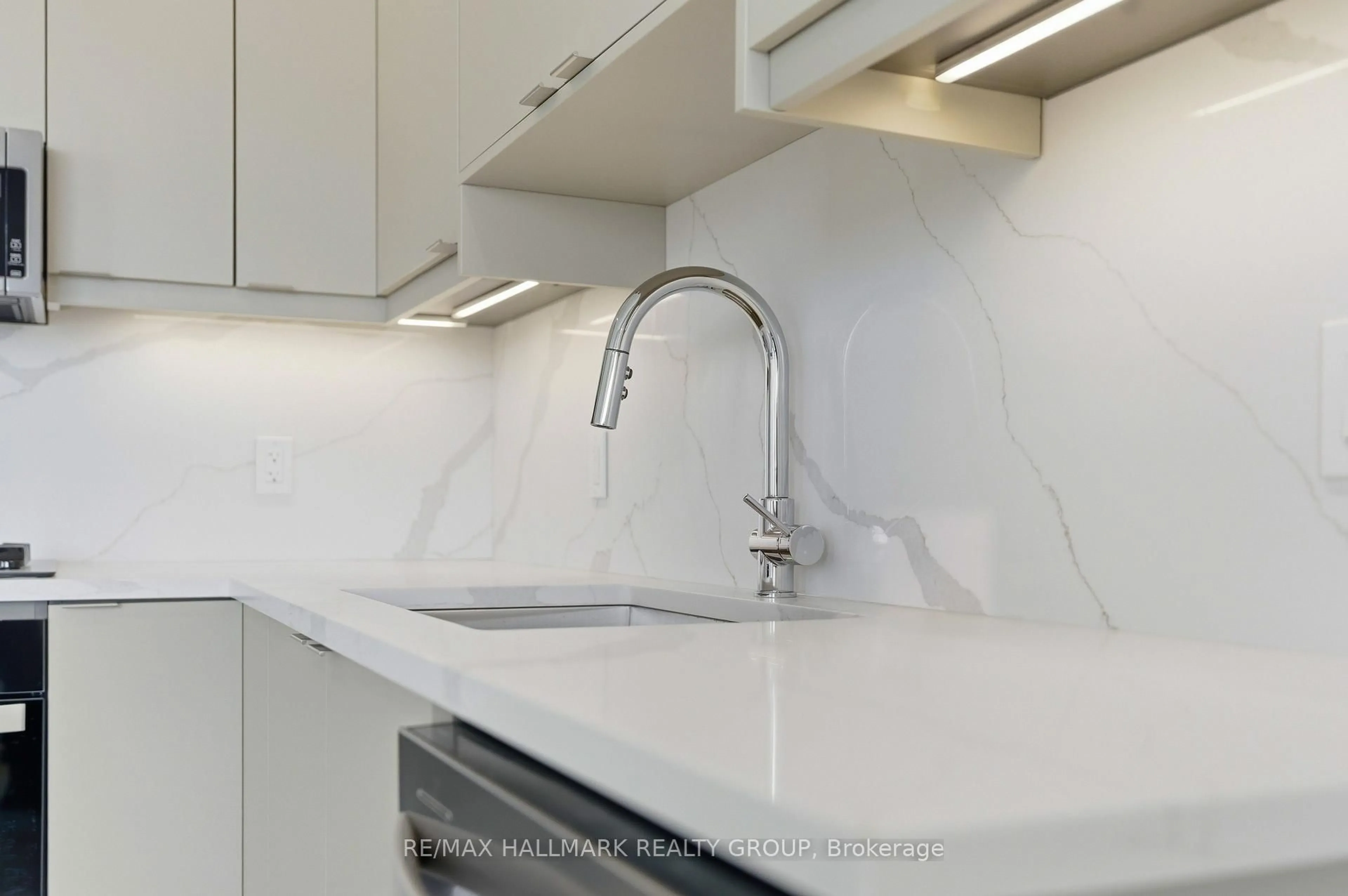 Standard kitchen, unknown for 180 George St #2601, Ottawa Ontario K1N 0G8