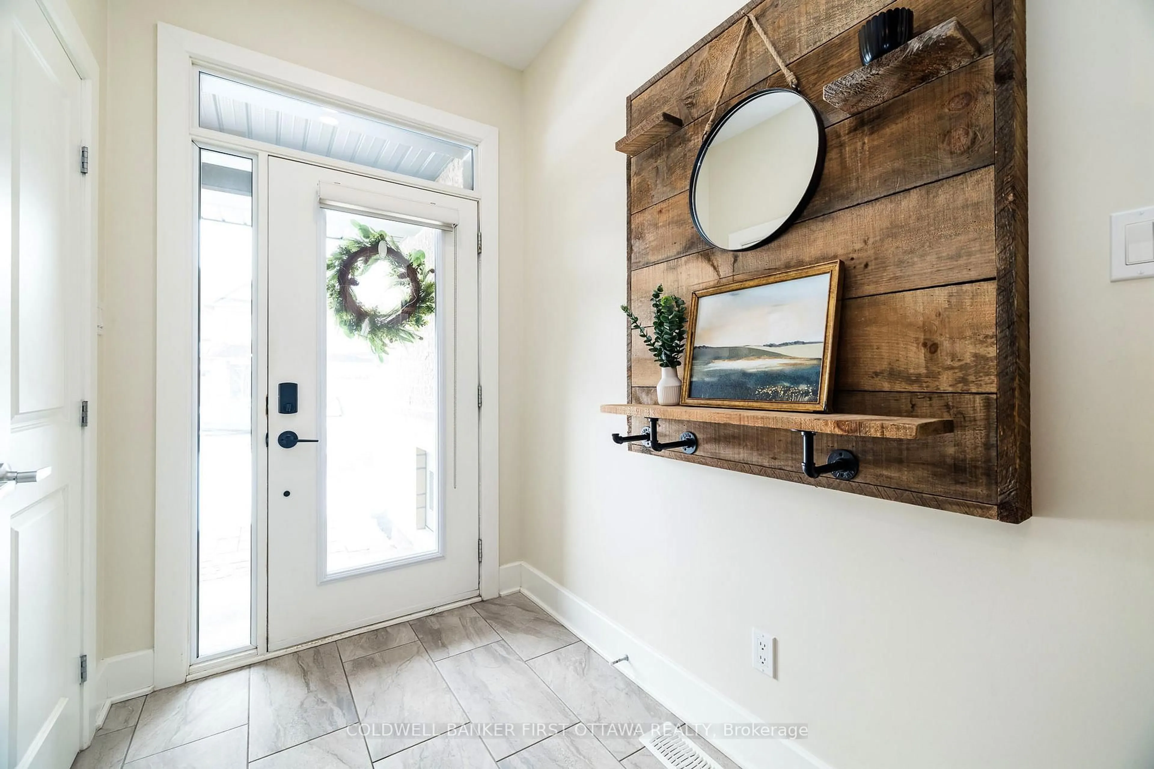 Indoor entryway for 211 PURCHASE Cres, Stittsville Ontario K2S 2L8