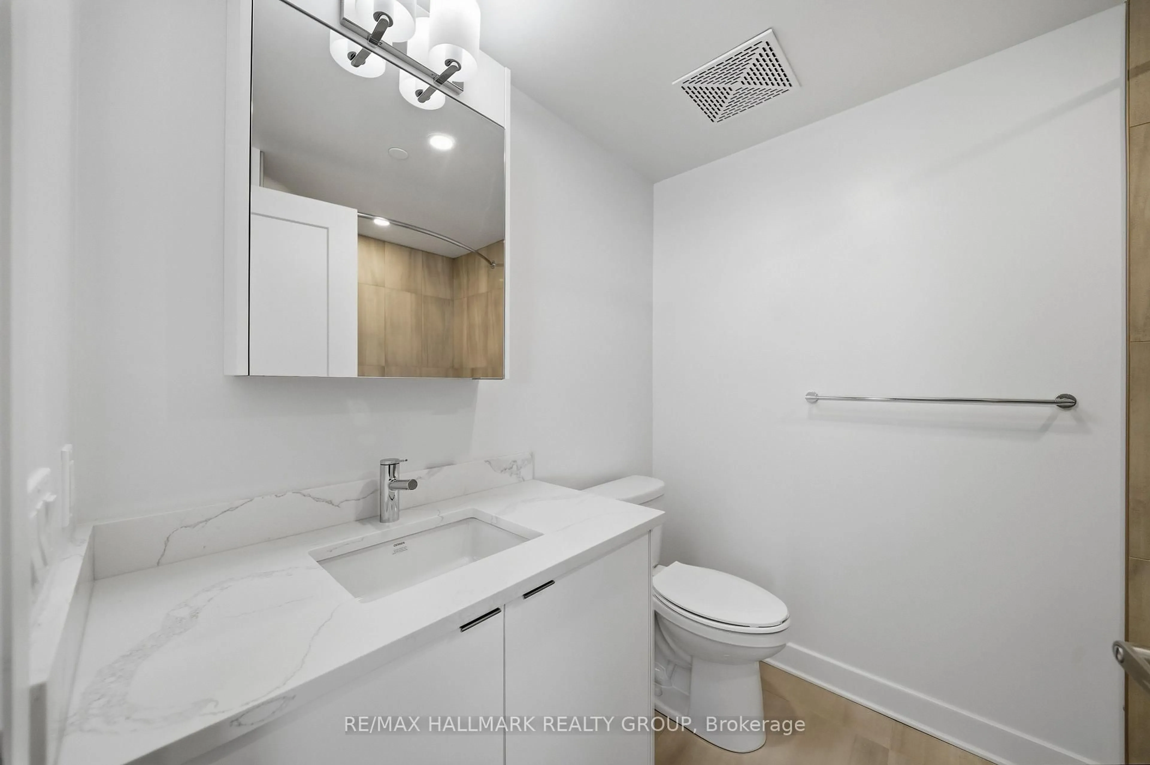 Standard bathroom, ceramic/tile floor for 180 George St #2406, Ottawa Ontario K1N 0G8