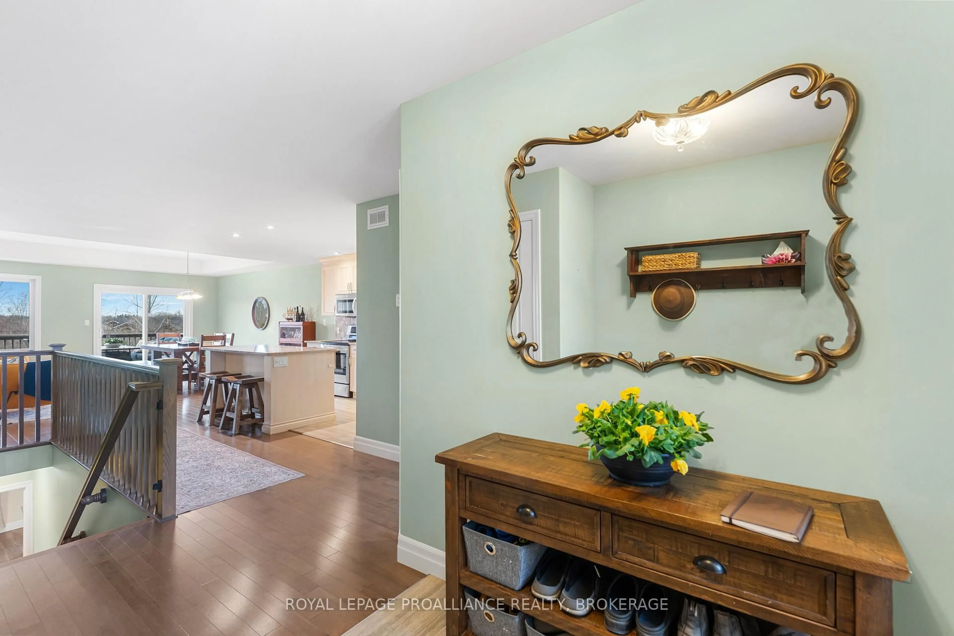 Indoor entryway for 89 Hartwood Cres, Greater Napanee Ontario K7R 0A8