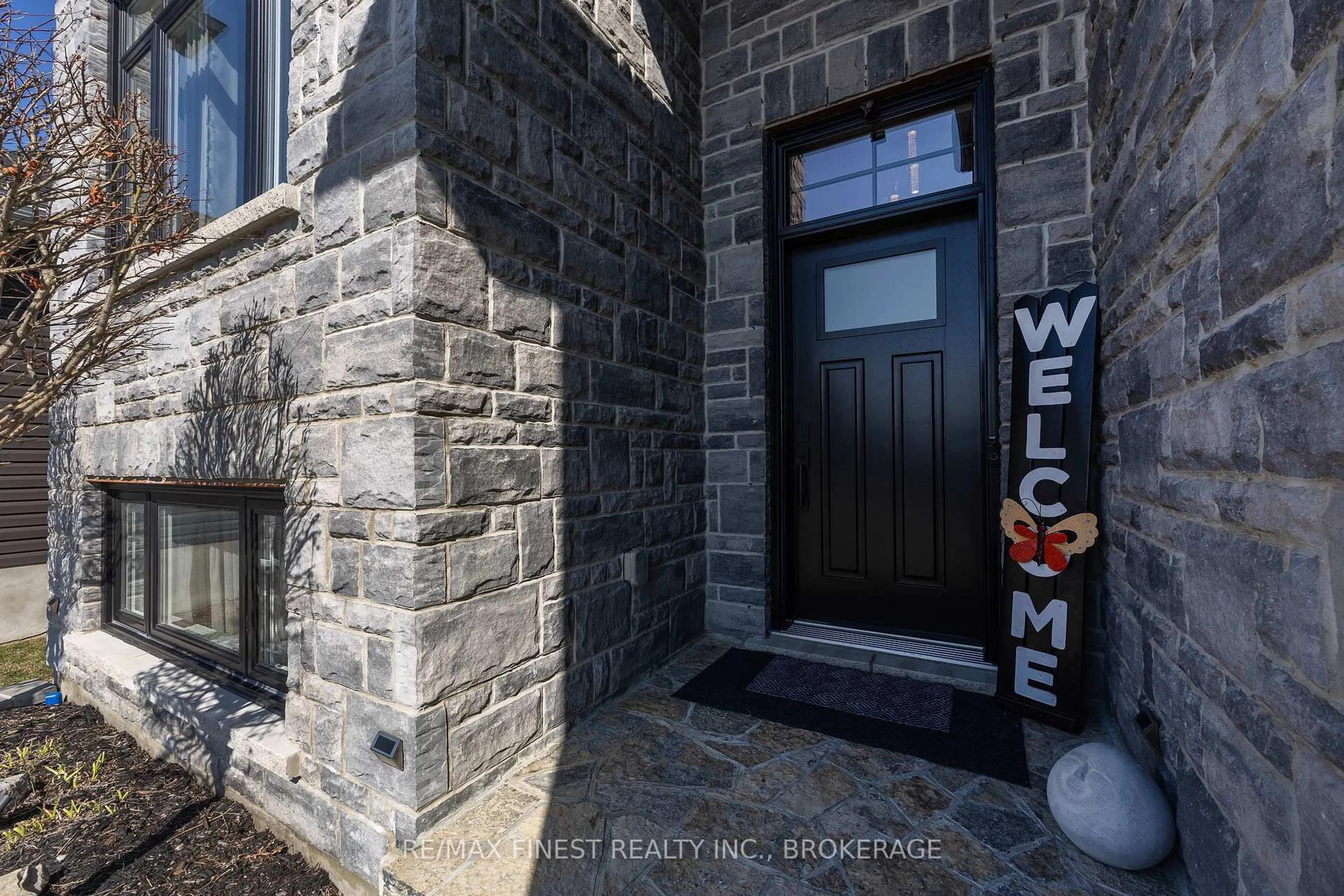 Indoor entryway for 133 Brennan Cres, Bissett Creek Ontario K0H 2H0