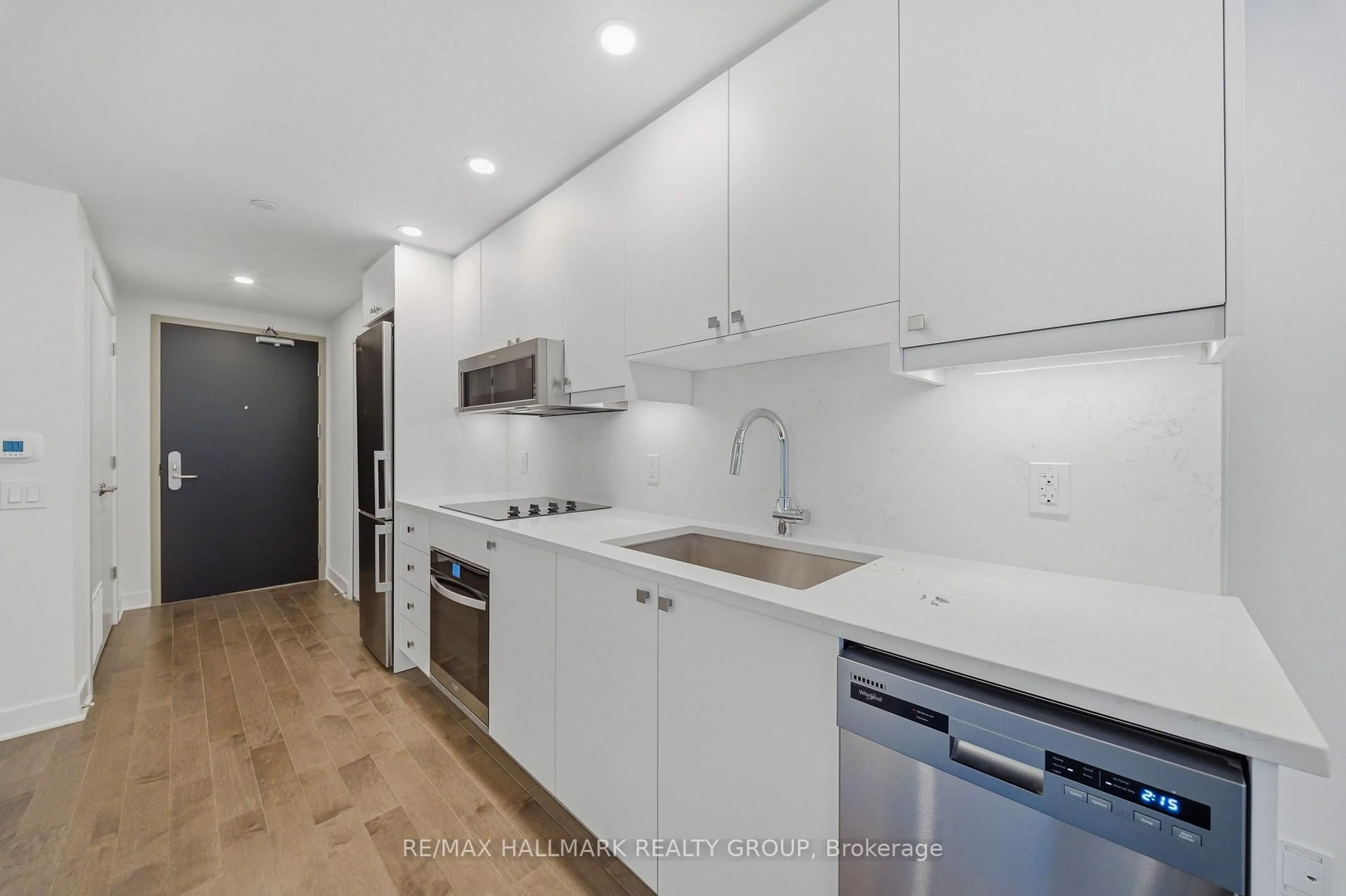 Standard kitchen, unknown for 180 George St #308, Ottawa Ontario K1N 0G8