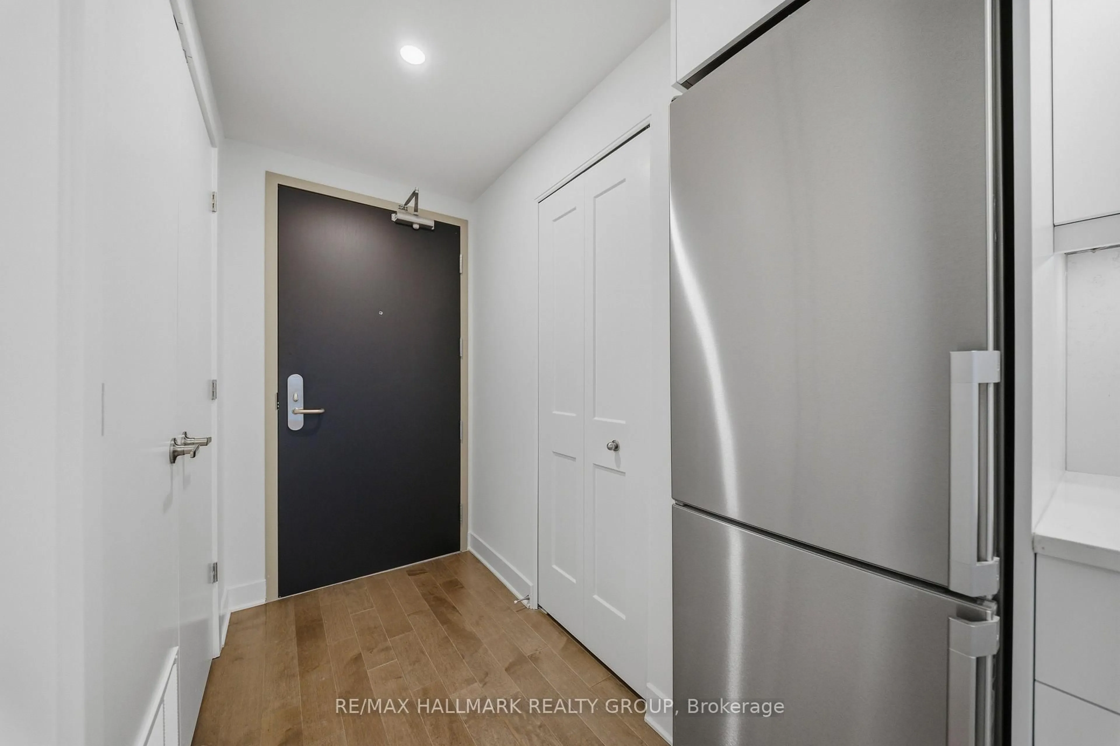 Indoor entryway for 180 George St #308, Ottawa Ontario K1N 0G8