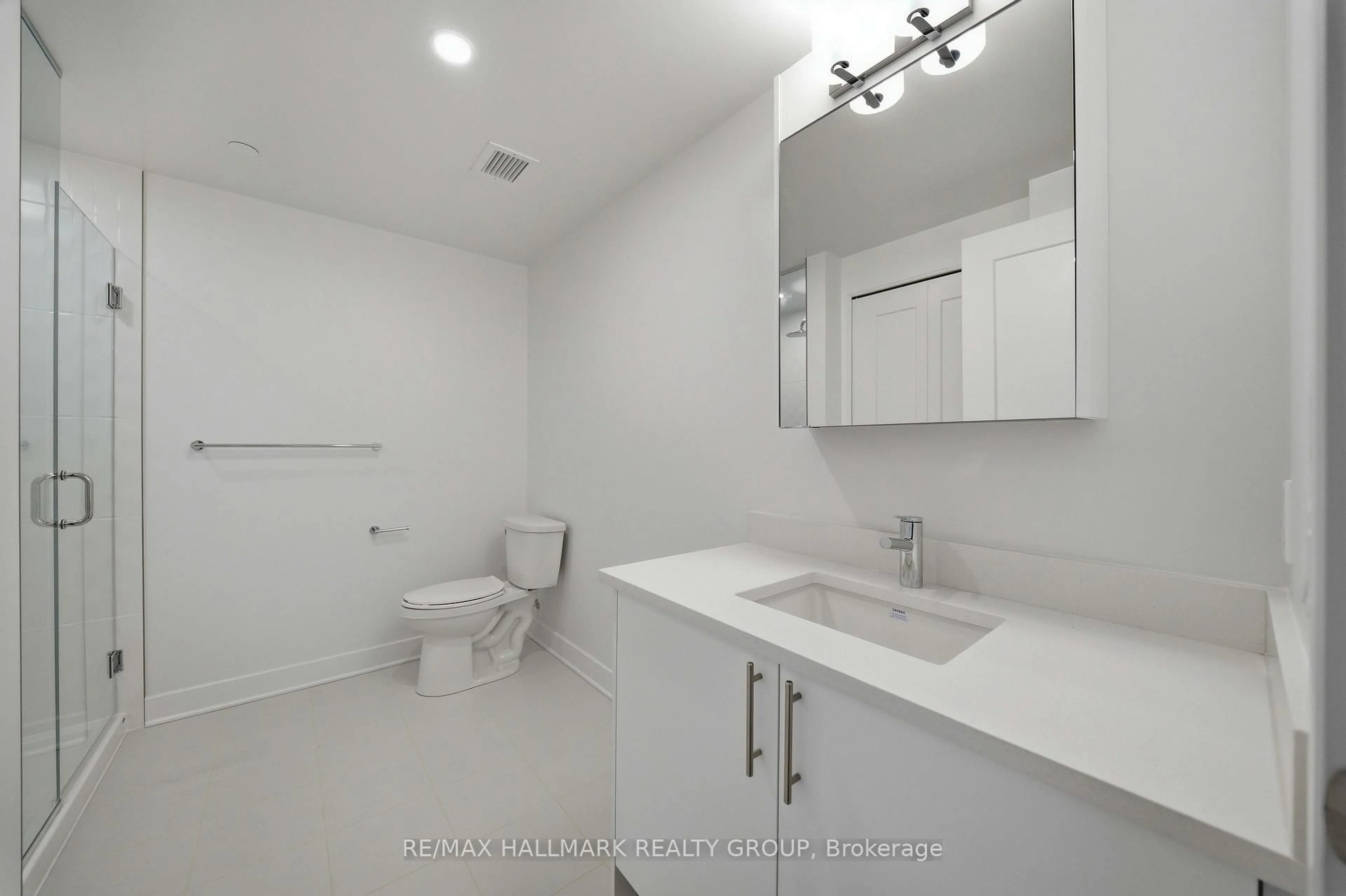 Standard bathroom, ceramic/tile floor for 180 George St #501, Ottawa Ontario K1N 0G8
