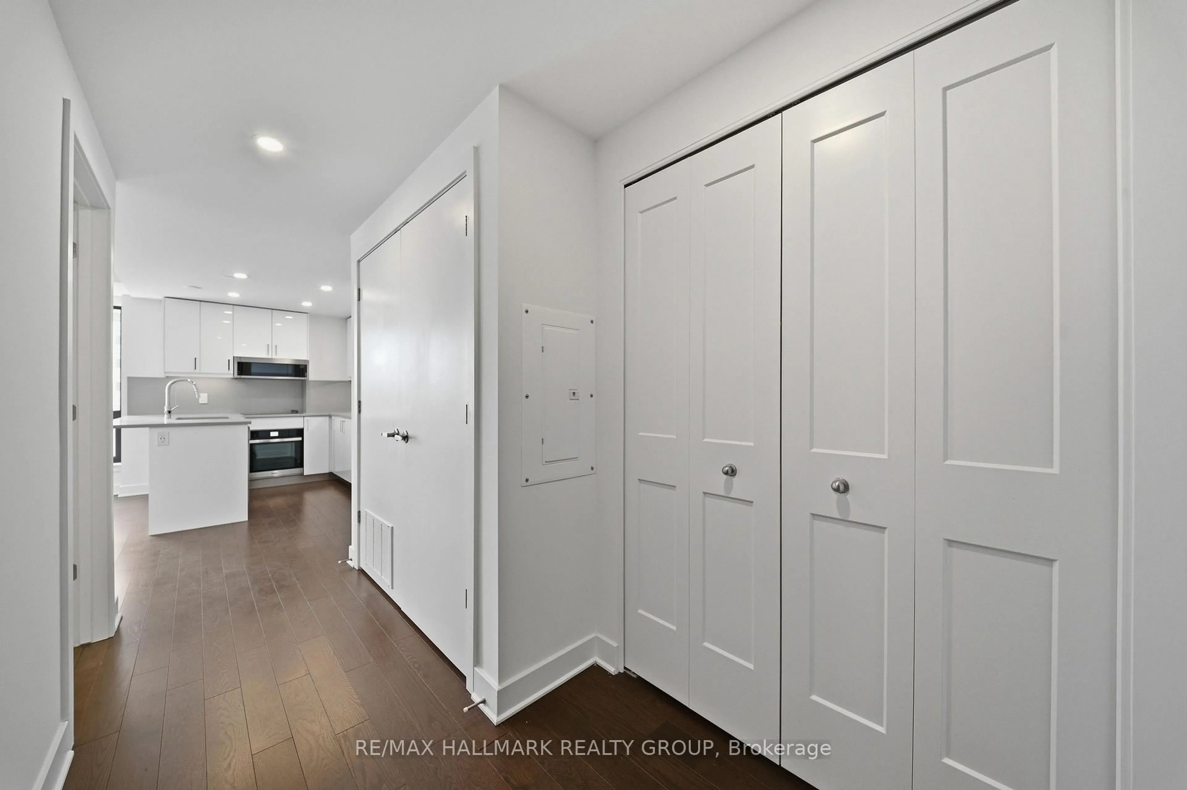 Indoor entryway for 180 George St #1408, Ottawa Ontario K1N 0G8