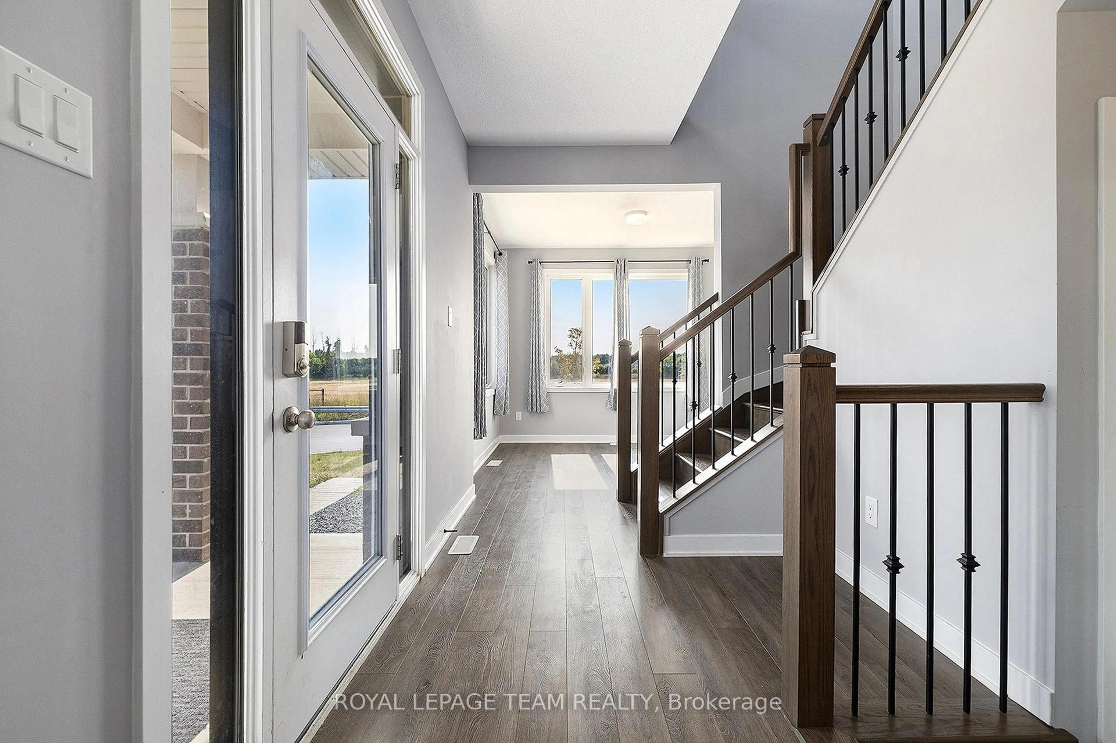 Indoor entryway for 165 Yearling Circ, Richmond Ontario K0A 2Z0