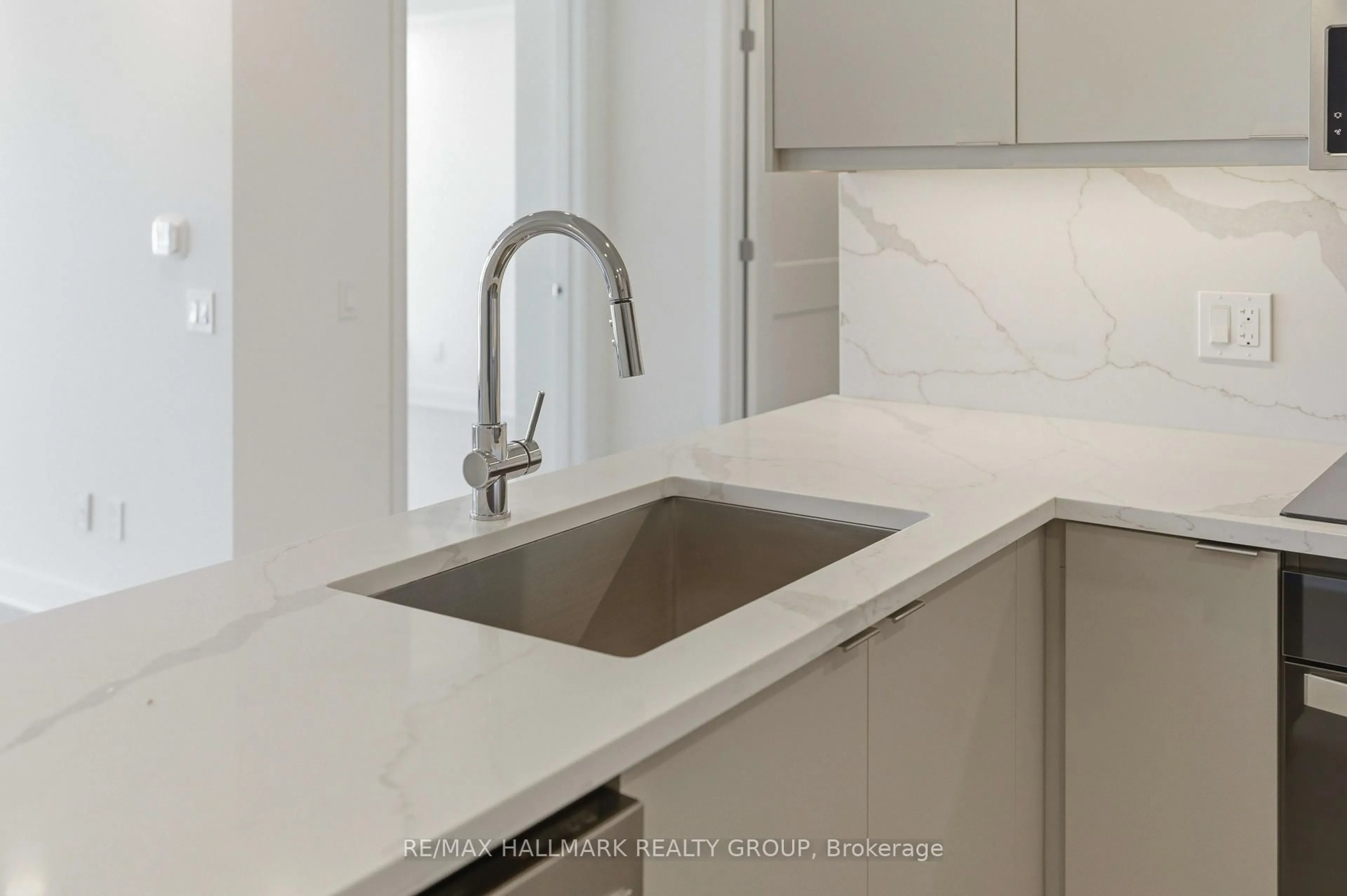 Standard kitchen, ceramic/tile floor for 180 George St #2503, Ottawa Ontario K1N 0G8