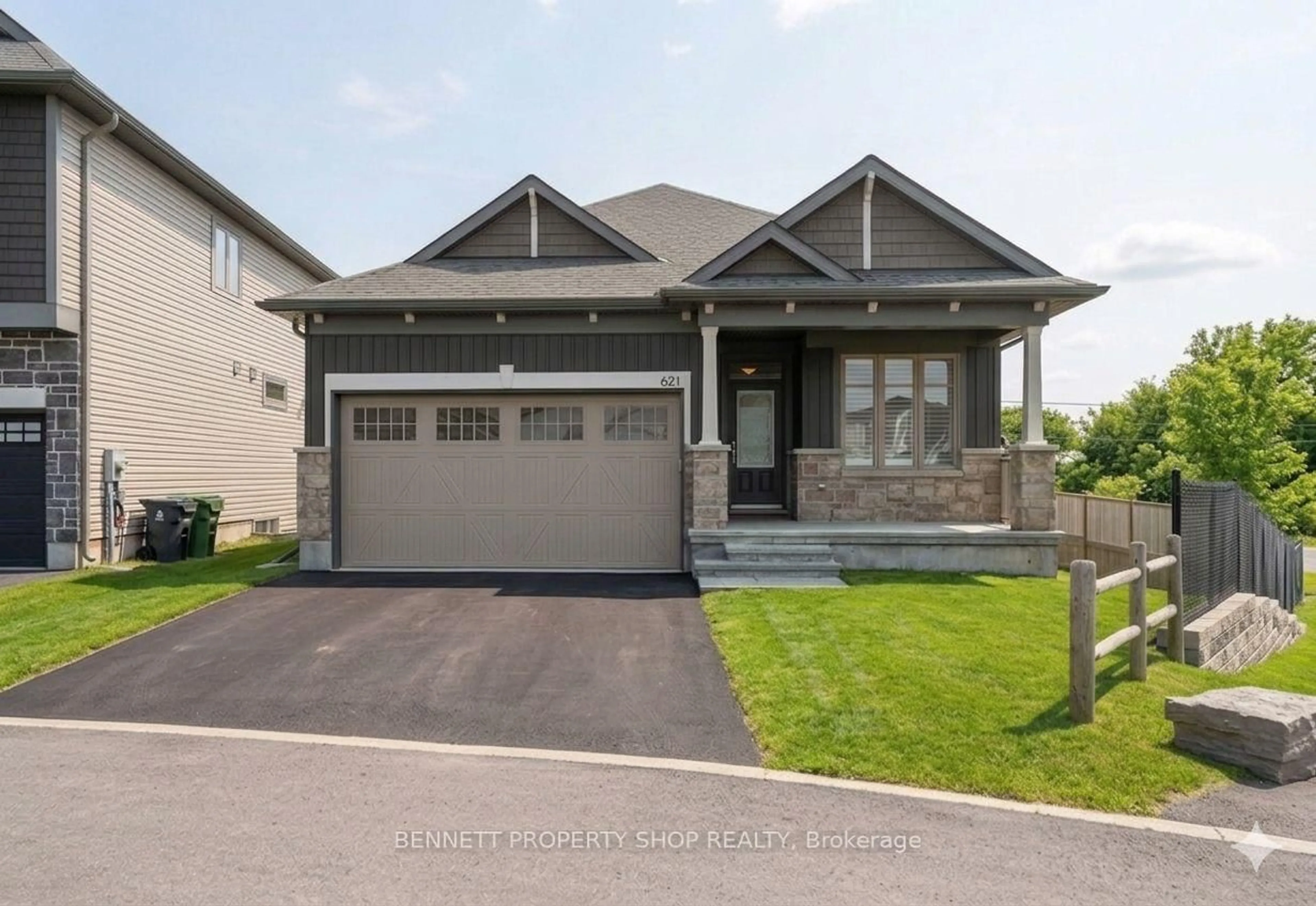 Home with vinyl exterior material, street for 621 Enclave Lane, Clarence-Rockland Ontario K4K 0M8