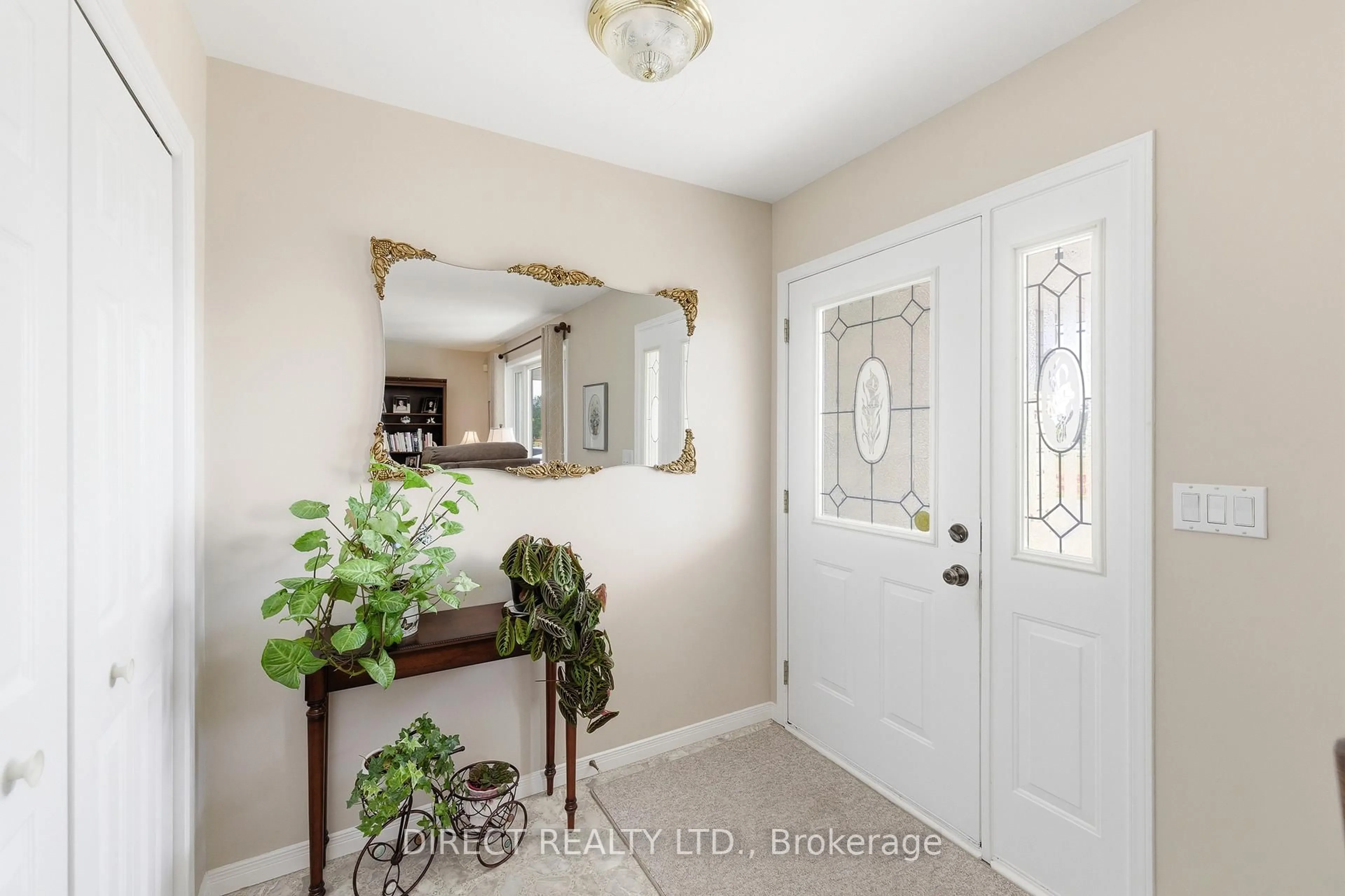 Indoor entryway for 340 Bridge St, Belleville Ontario K8P 5H1