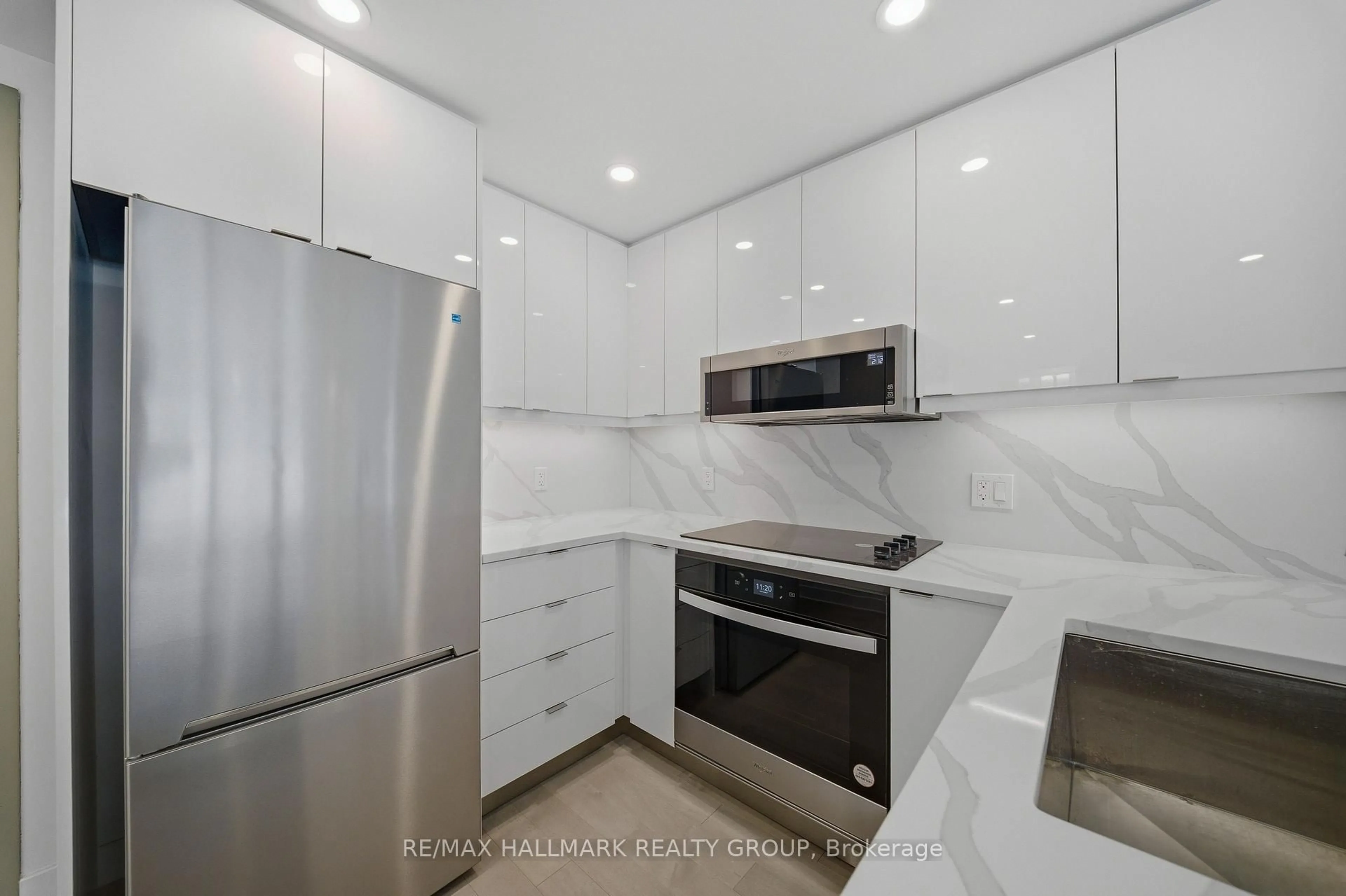 Standard kitchen, unknown for 180 George St #2008, Ottawa Ontario K1N 0G8