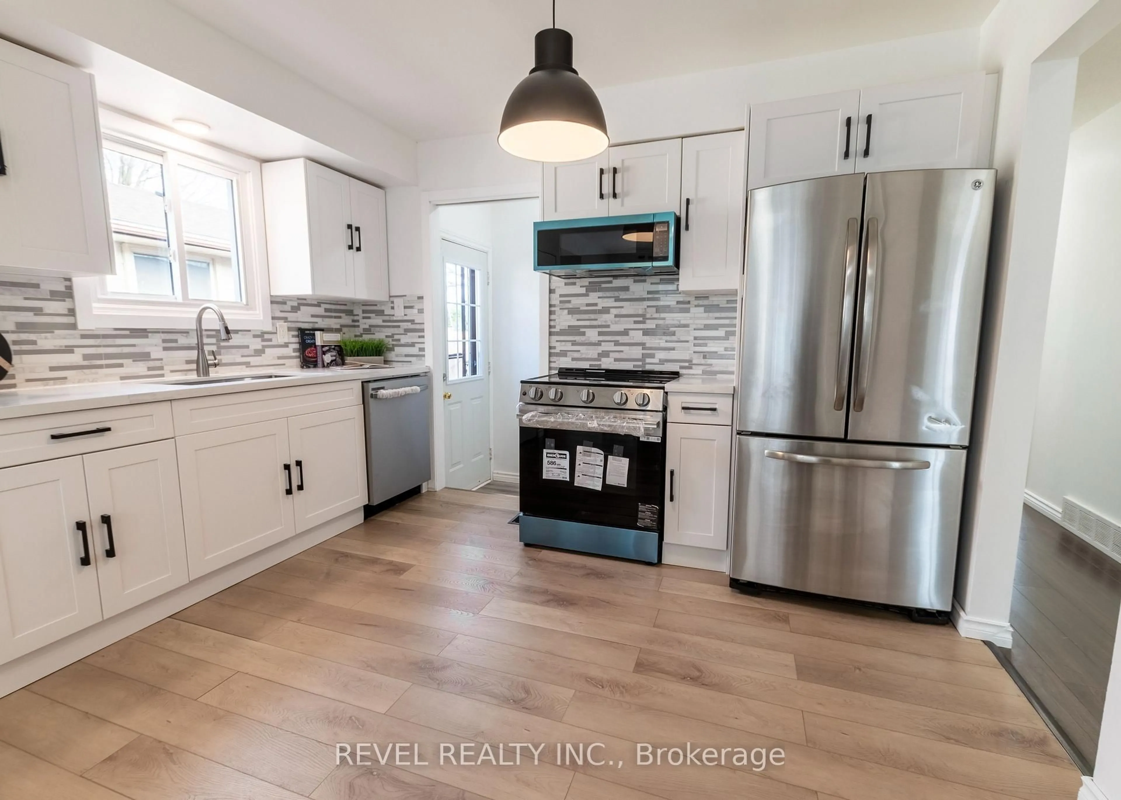 Open concept kitchen, unknown for 136 Lacey Cres, London South Ontario N6E 2E7