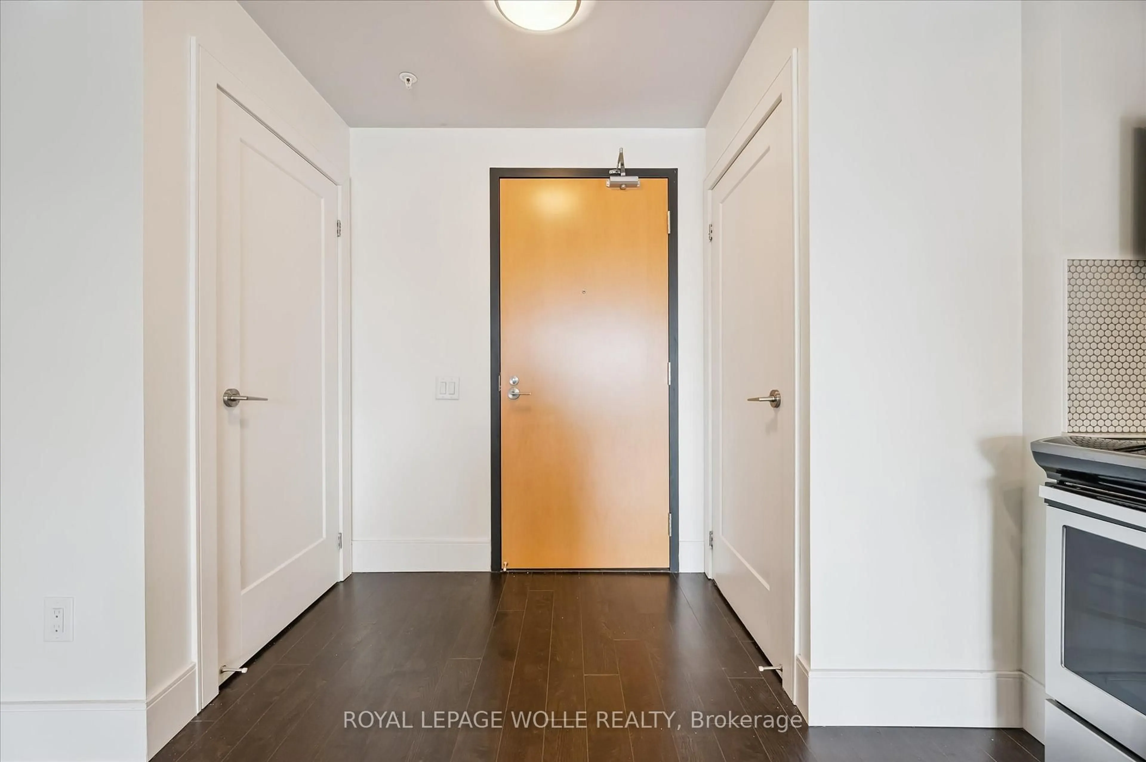 Indoor entryway for 15 Prince Albert Blvd #309, Kitchener Ontario N2H 0C2