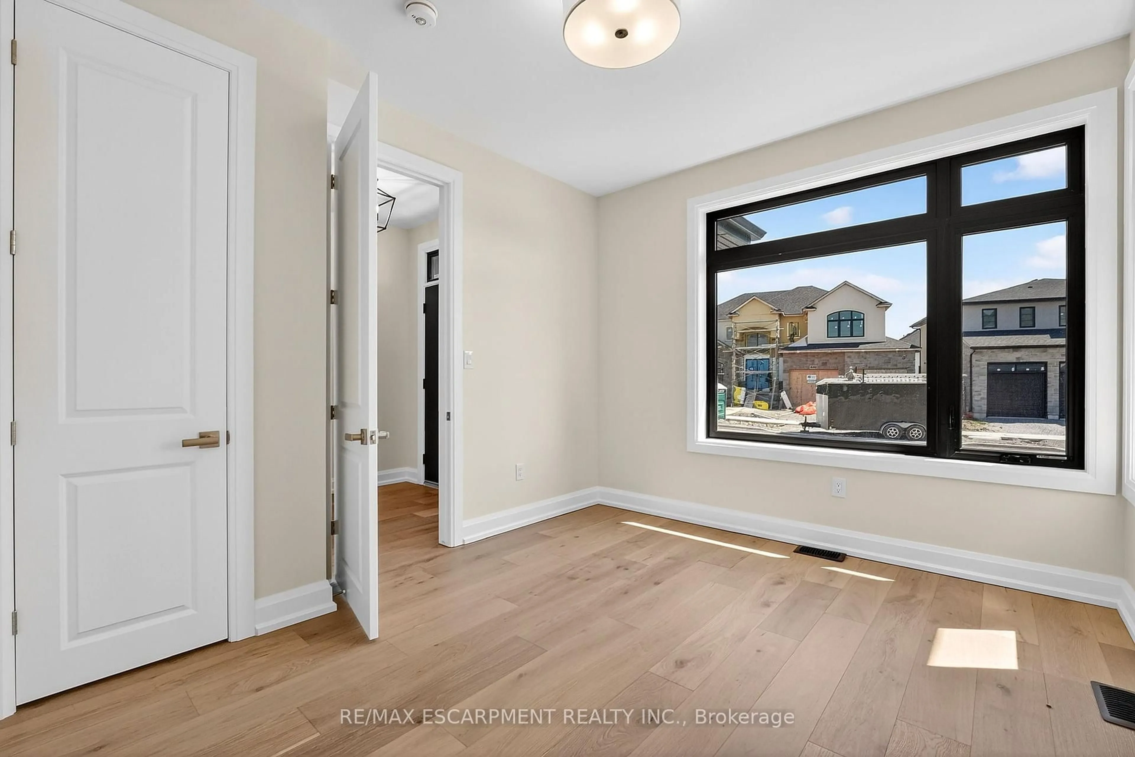 A pic of a room for 6192 Curlin Cres, Niagara Falls Ontario L2H 3W8