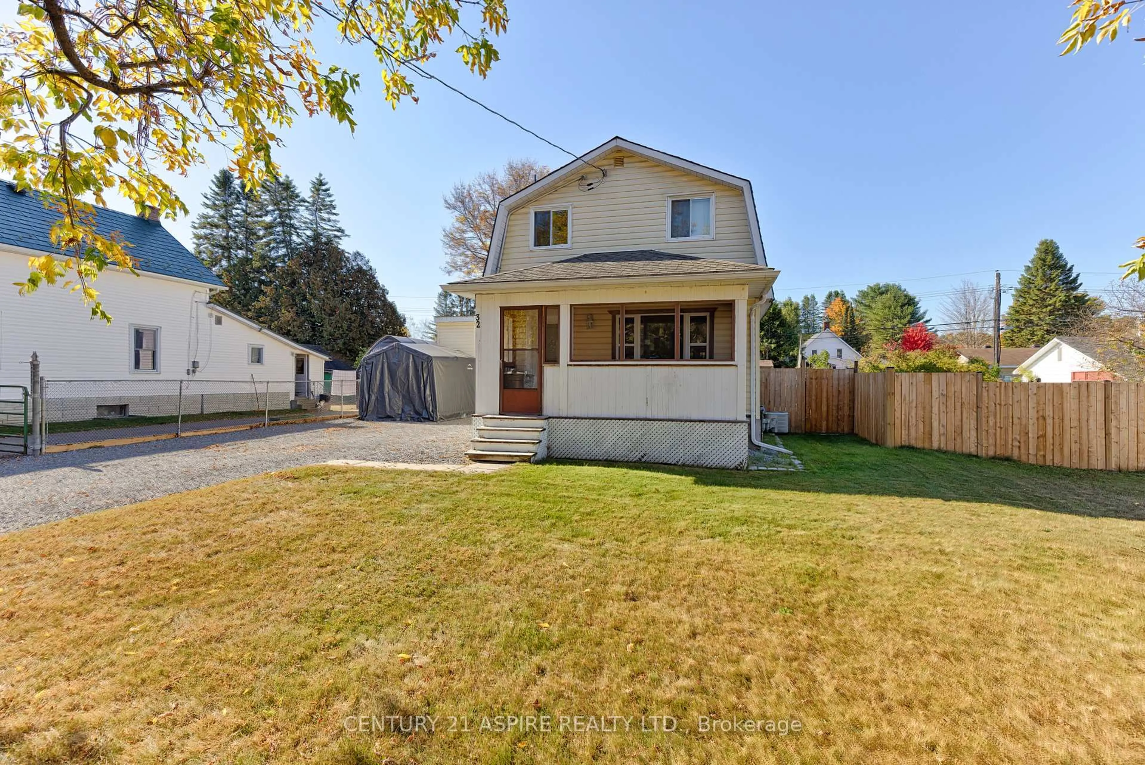 A pic from outside/outdoor area/front of a property/back of a property/a pic from drone, street for 32 Railway St, Chalk River Ontario K0J 1J0