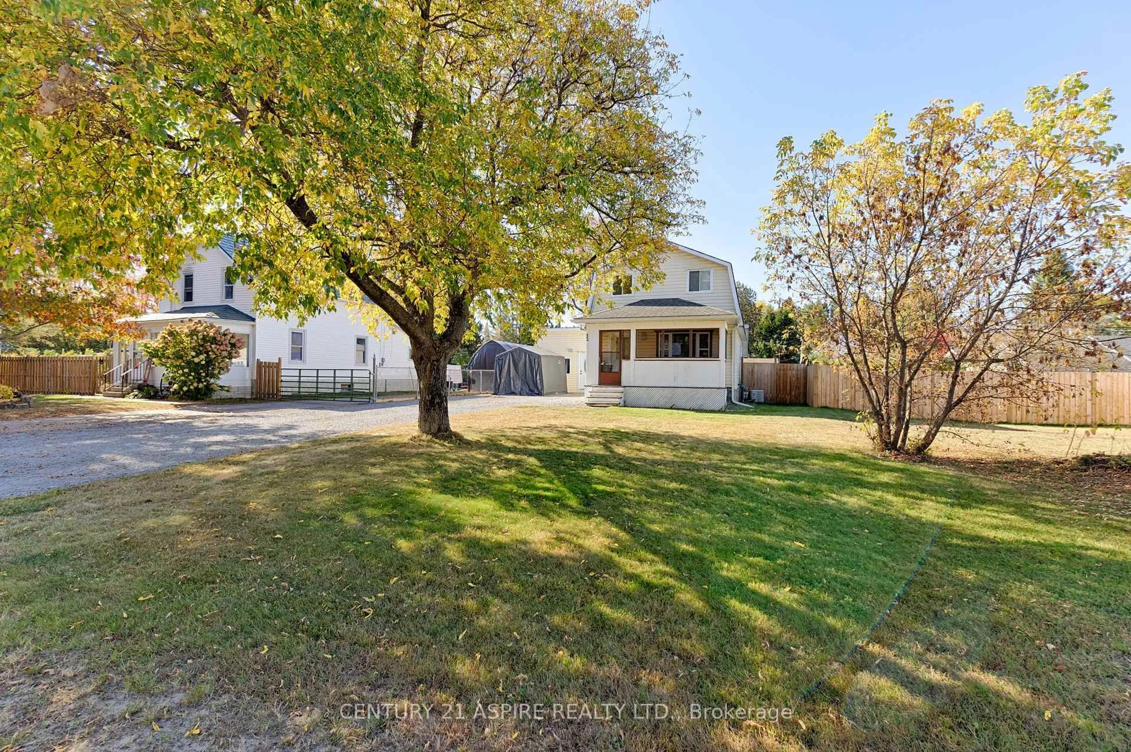 A pic from outside/outdoor area/front of a property/back of a property/a pic from drone, street for 32 Railway St, Chalk River Ontario K0J 1J0