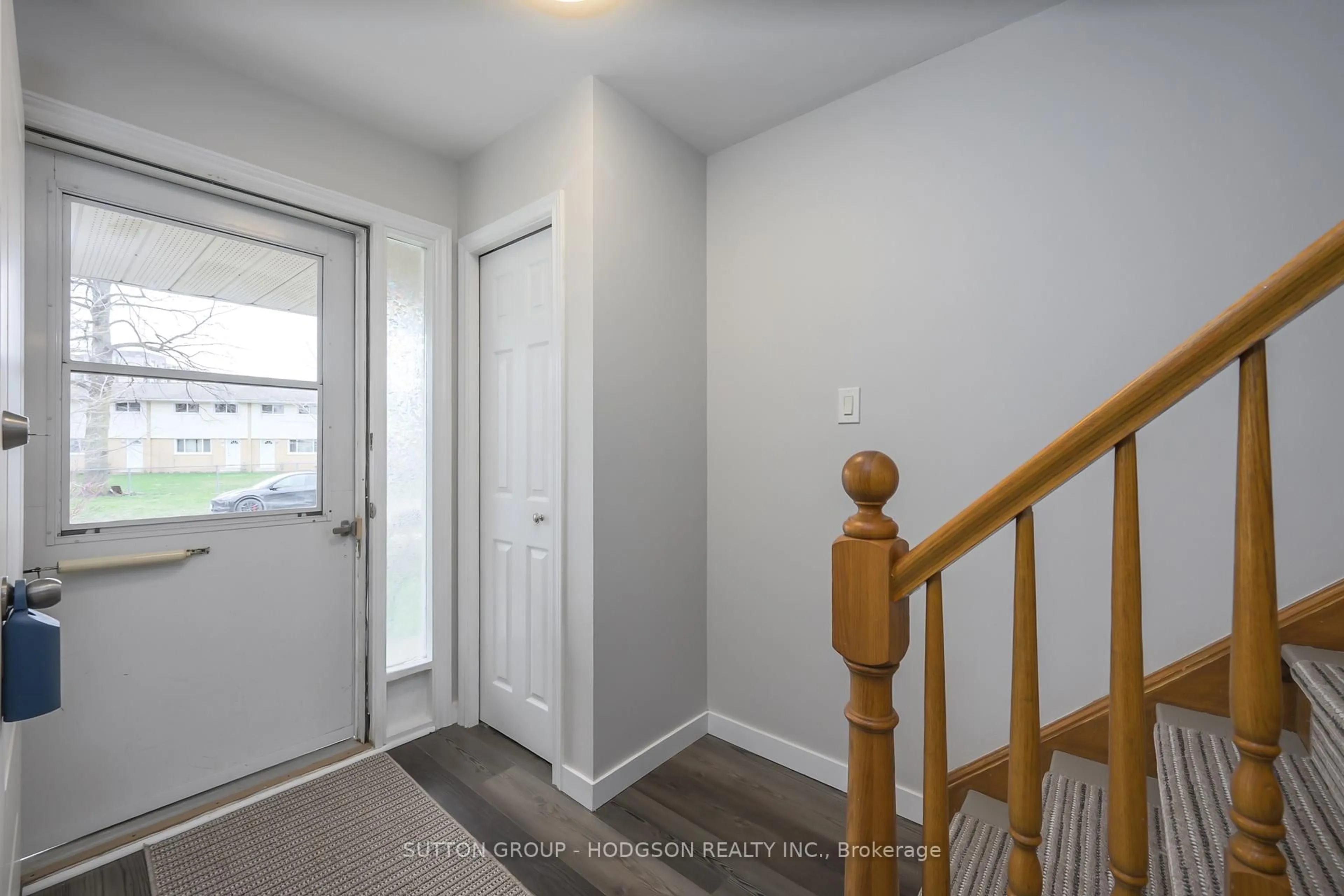 Indoor entryway for 121 Kimberley Ave, London South Ontario N5Z 4Z2