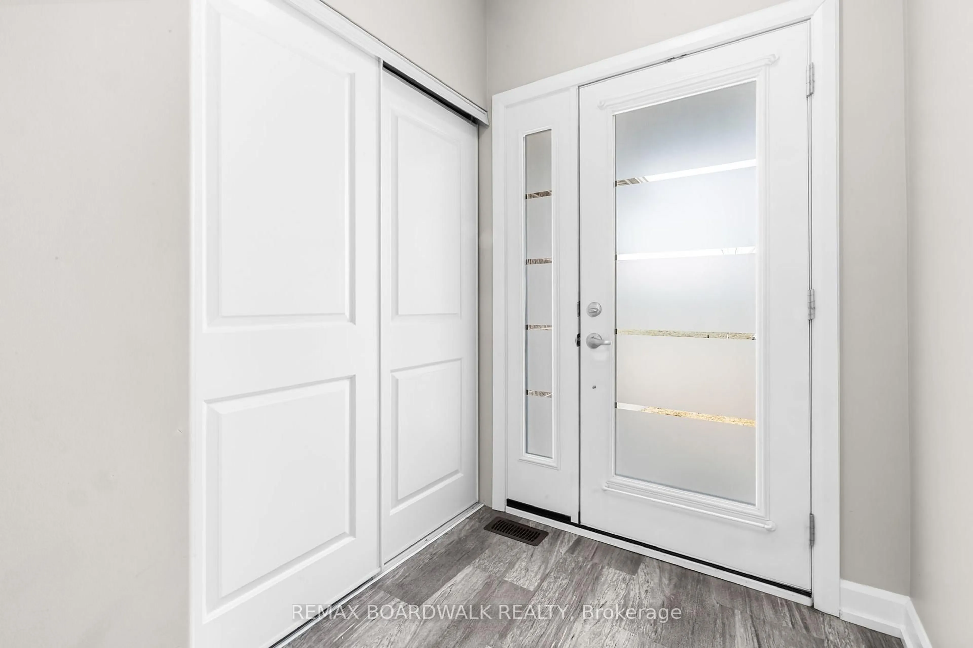 Indoor entryway for 58 Vimy Ridge Cres, Arnprior Ontario K7S 0H7