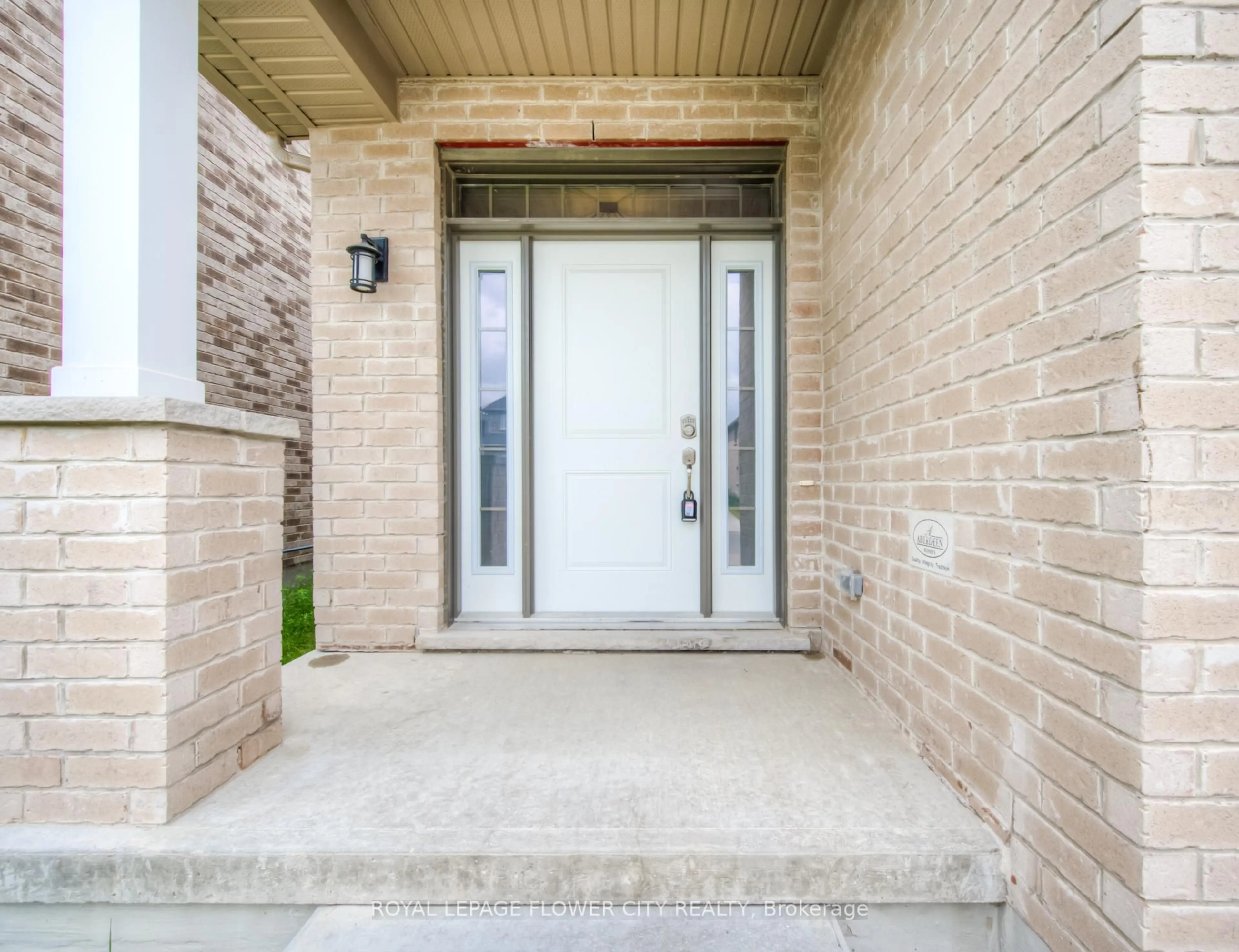 Indoor entryway for 43 Pondcliffe Dr, Kitchener Ontario N2R 0B5