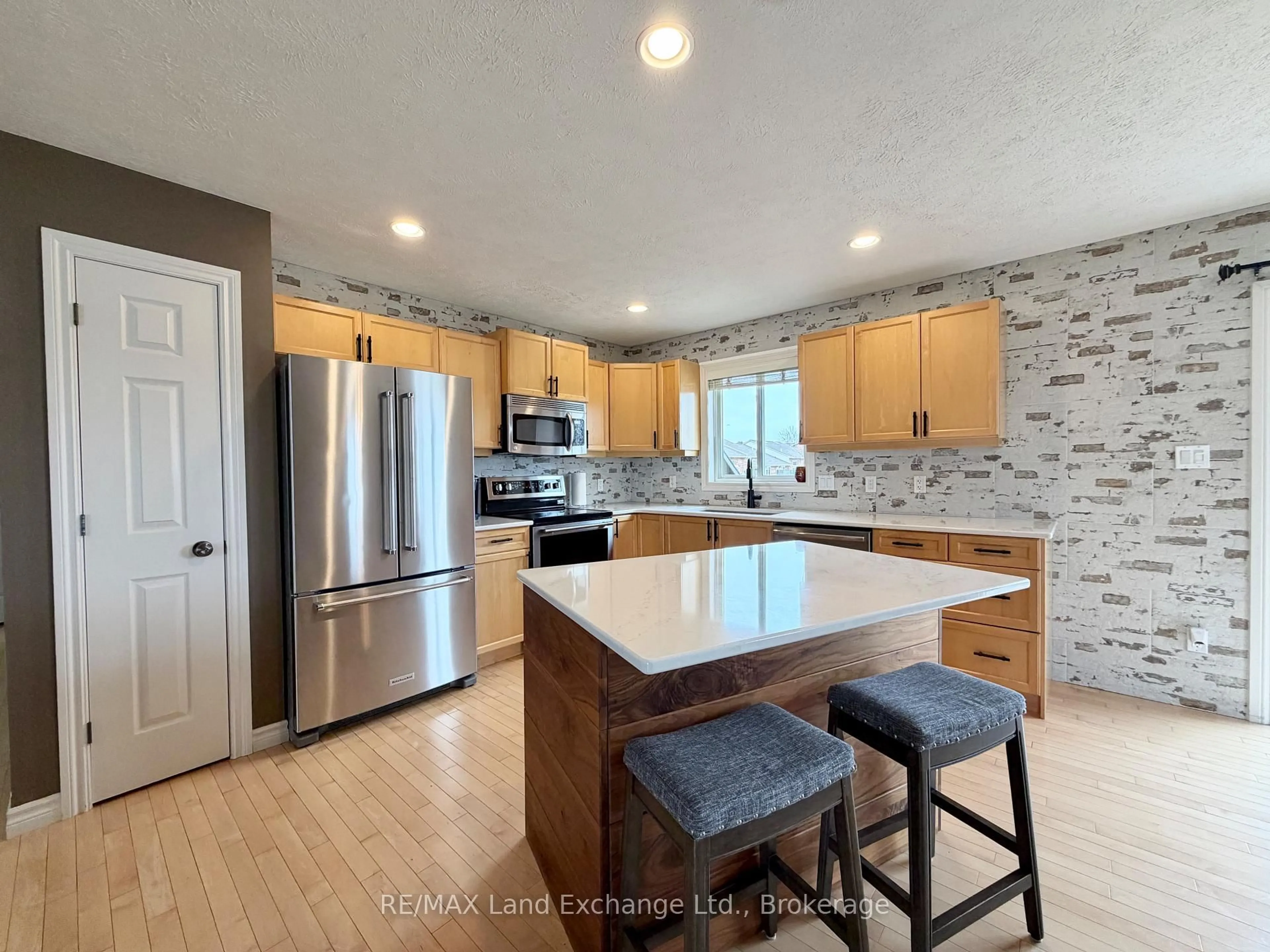 Open concept kitchen, unknown for 161 STICKEL St, Saugeen Shores Ontario N0H 2C1