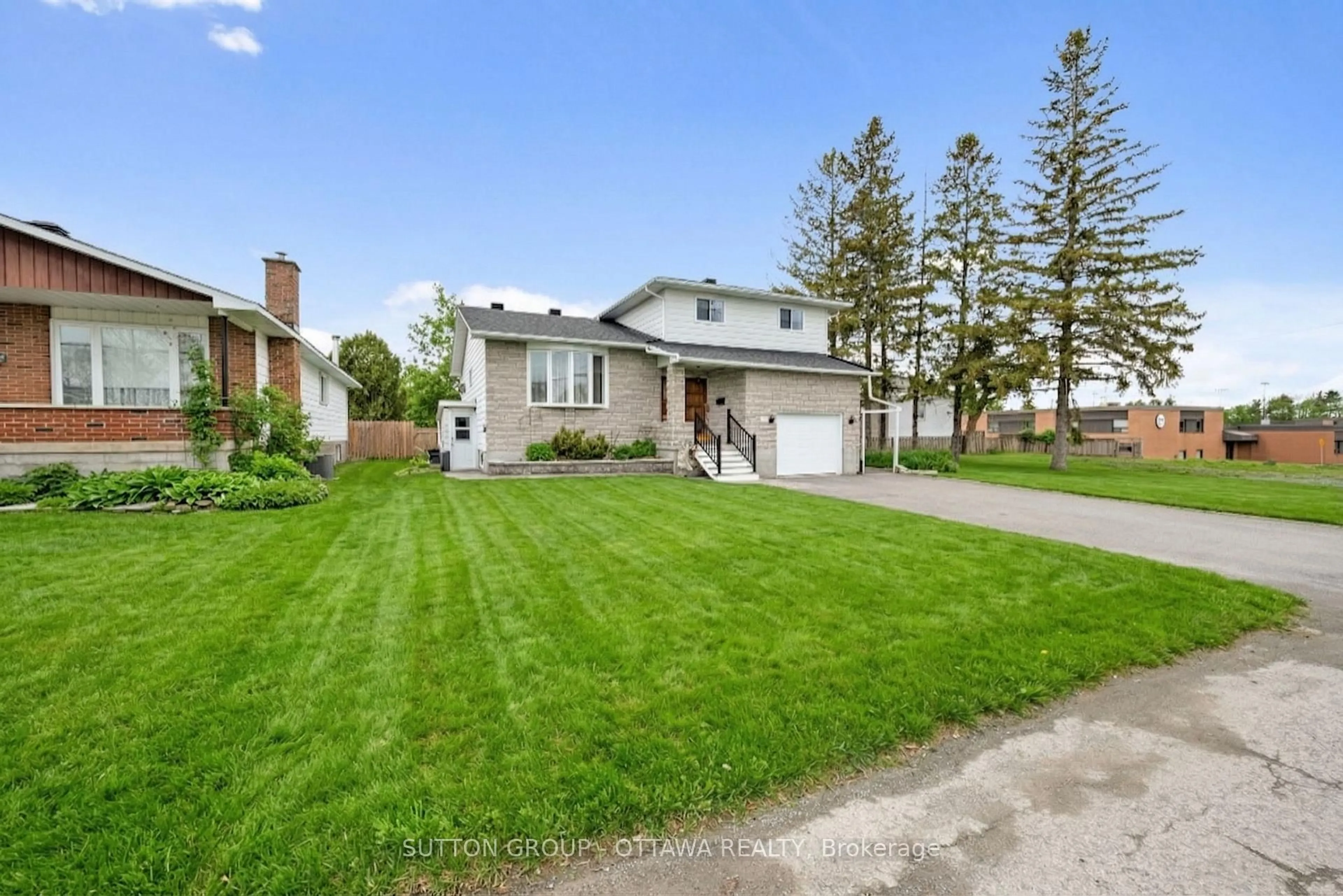 A pic from outside/outdoor area/front of a property/back of a property/a pic from drone, street for 1112 St Pierre St, Orleans Ontario K1C 1L5