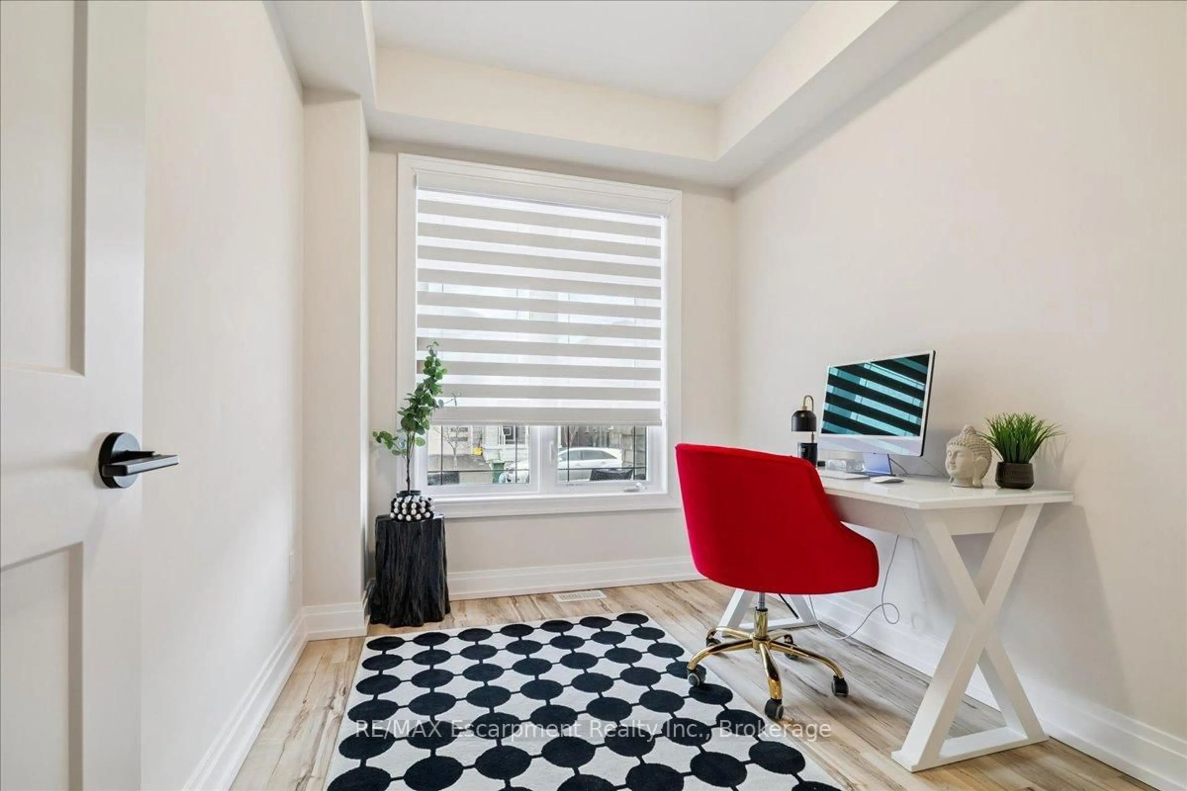 A pic of a room for 20 Granite Ridge Tr, Hamilton Ontario L8B 1Y4