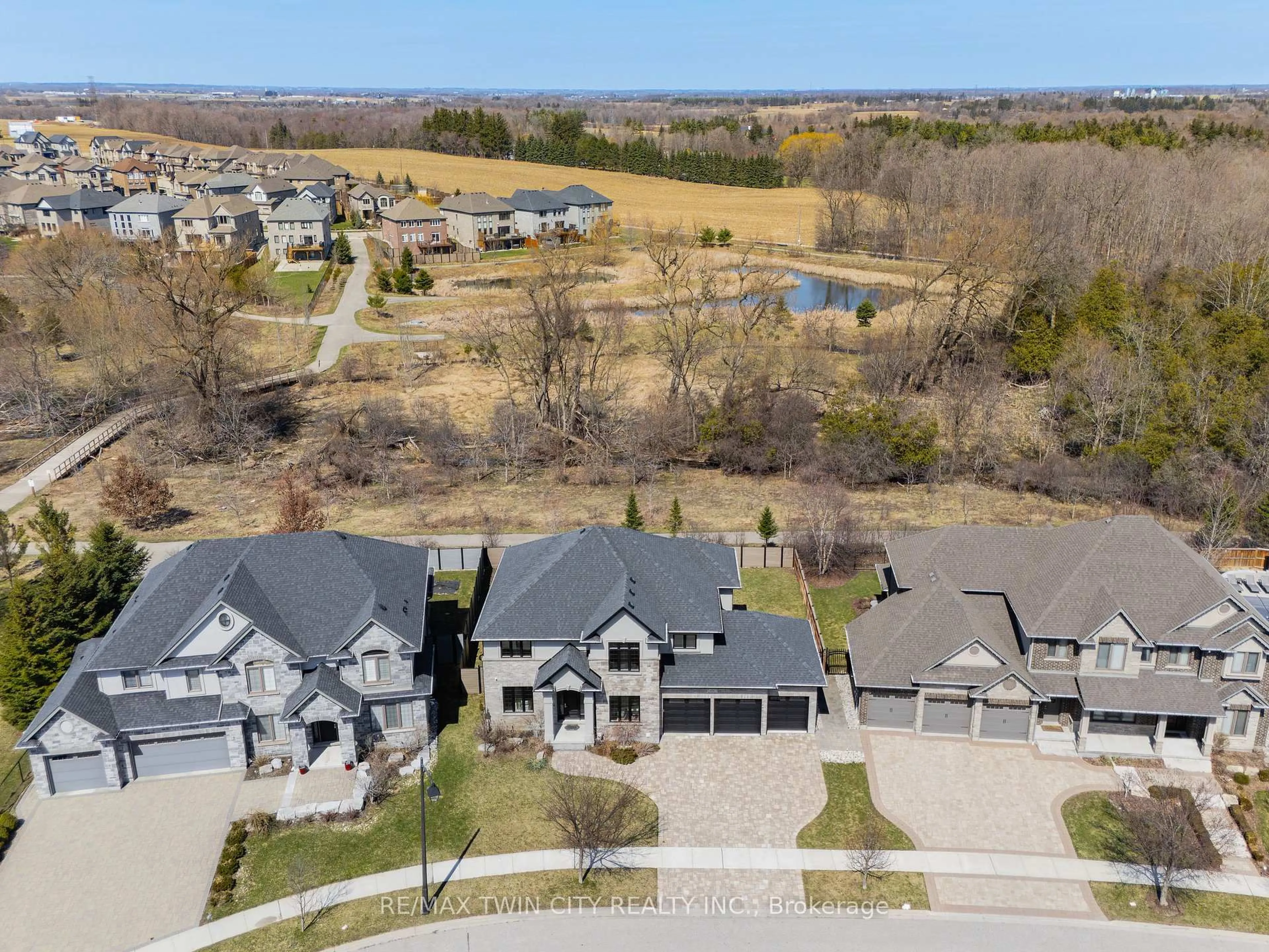 A pic from outside/outdoor area/front of a property/back of a property/a pic from drone, water/lake/river/ocean view for 581 Manor Ridge Cres, Waterloo Ontario N2K 0B4