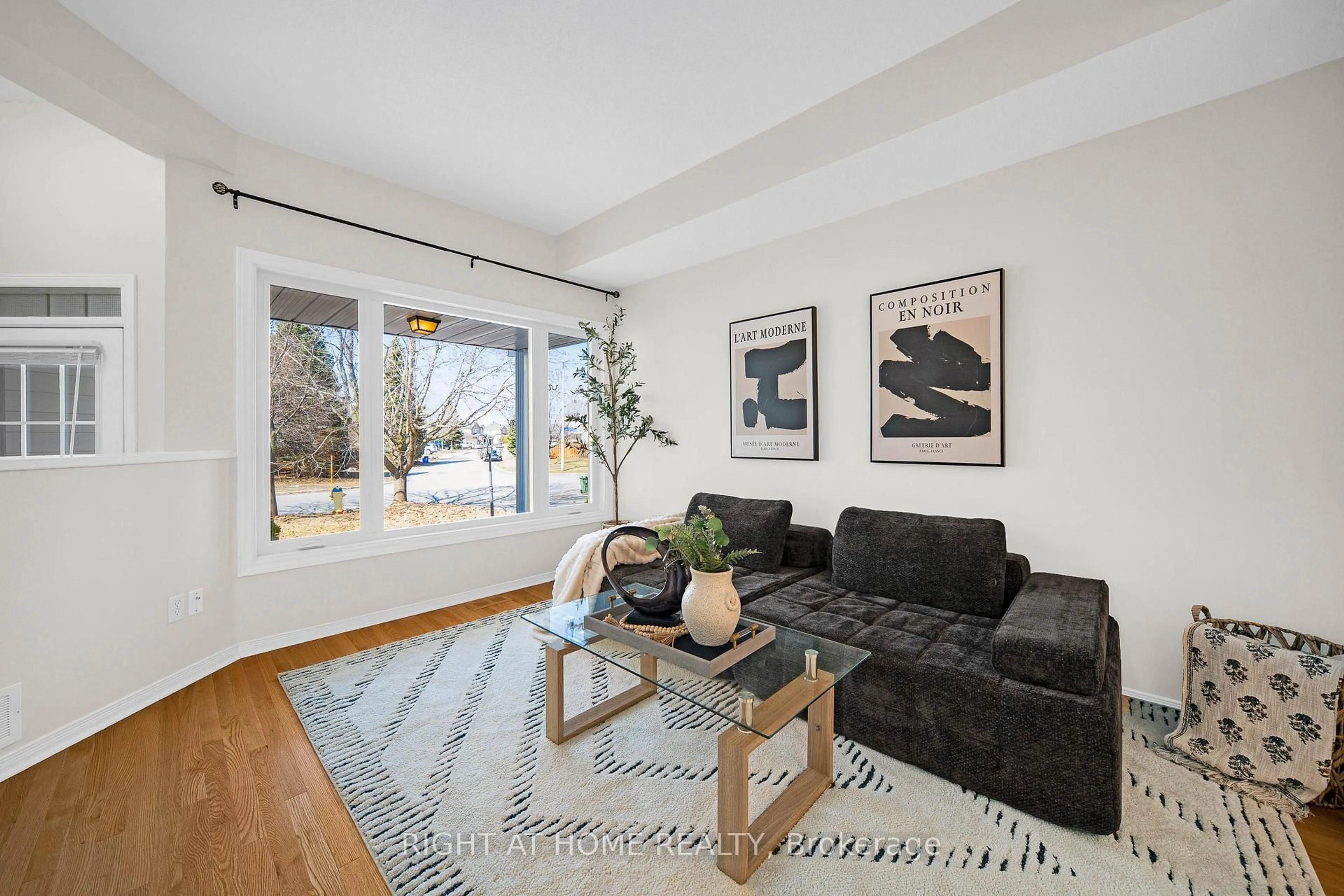 Living room with furniture, unknown for 1566 Rumford Dr, Ottawa Ontario K4A 4C1