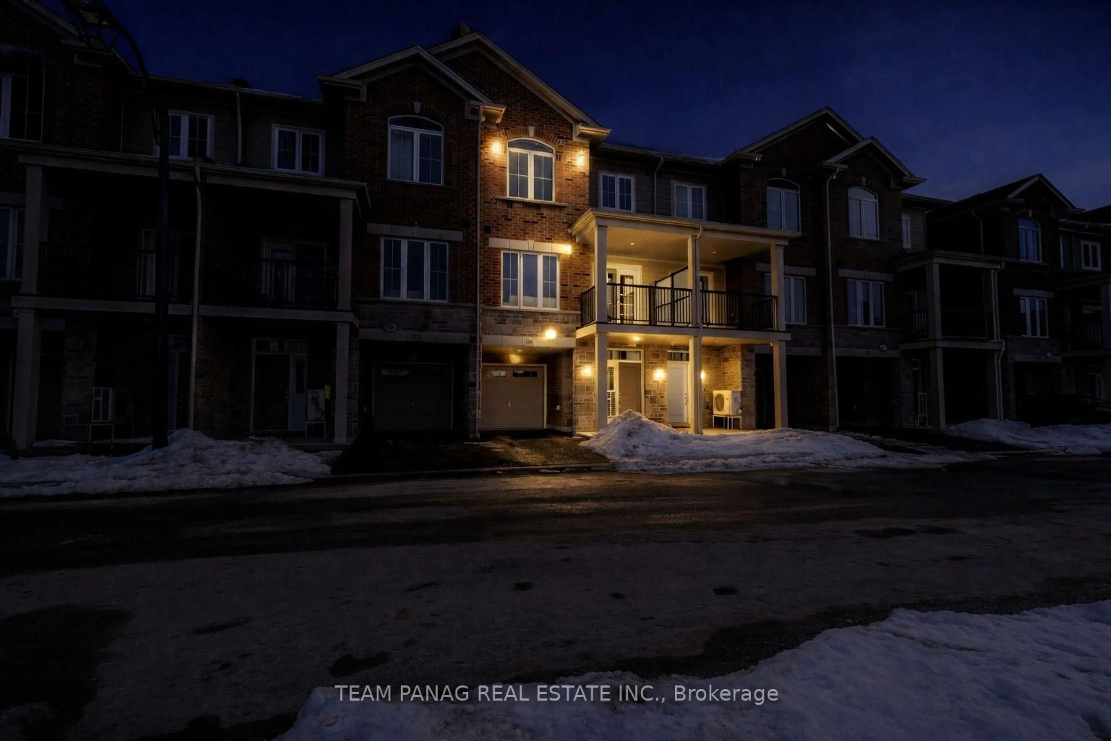 A pic from outside/outdoor area/front of a property/back of a property/a pic from drone, building for 677 Park Rd #126, Brantford Ontario N3R 0C2