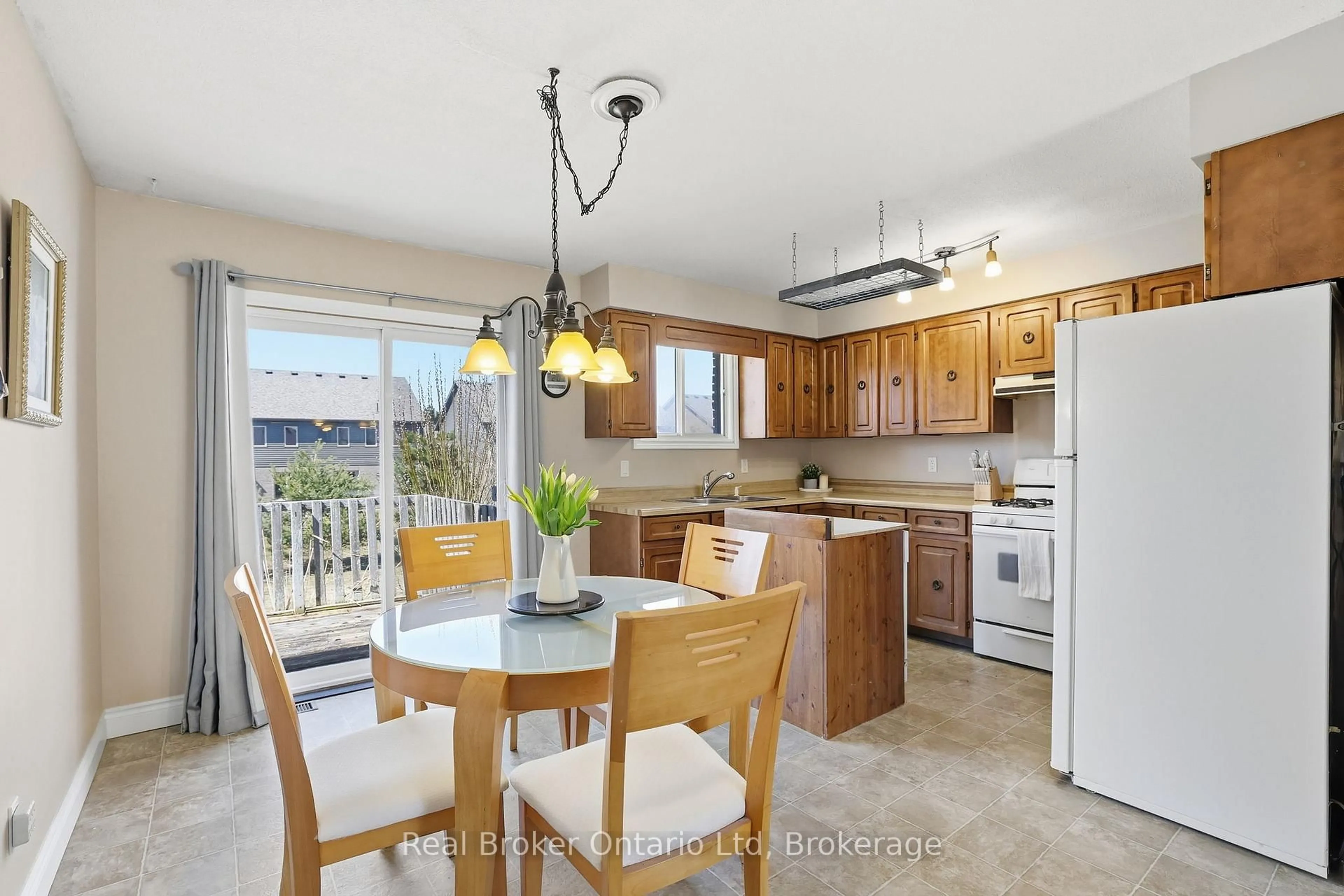 Open concept kitchen, unknown for 59 Grayview Dr, Grey Highlands Ontario N0C 1H0