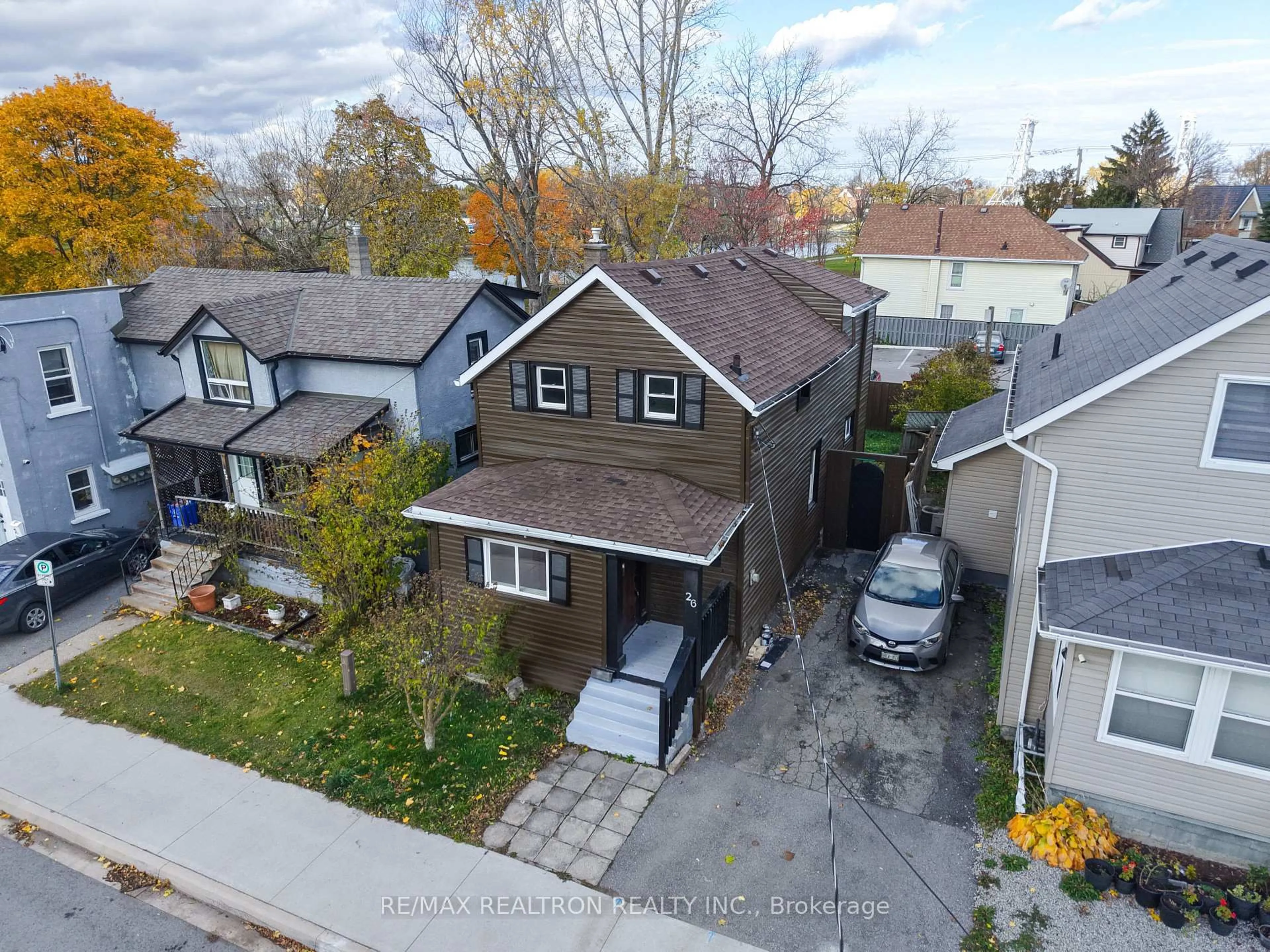 A pic from outside/outdoor area/front of a property/back of a property/a pic from drone, street for 26 State St, Welland Ontario L3B 4K3