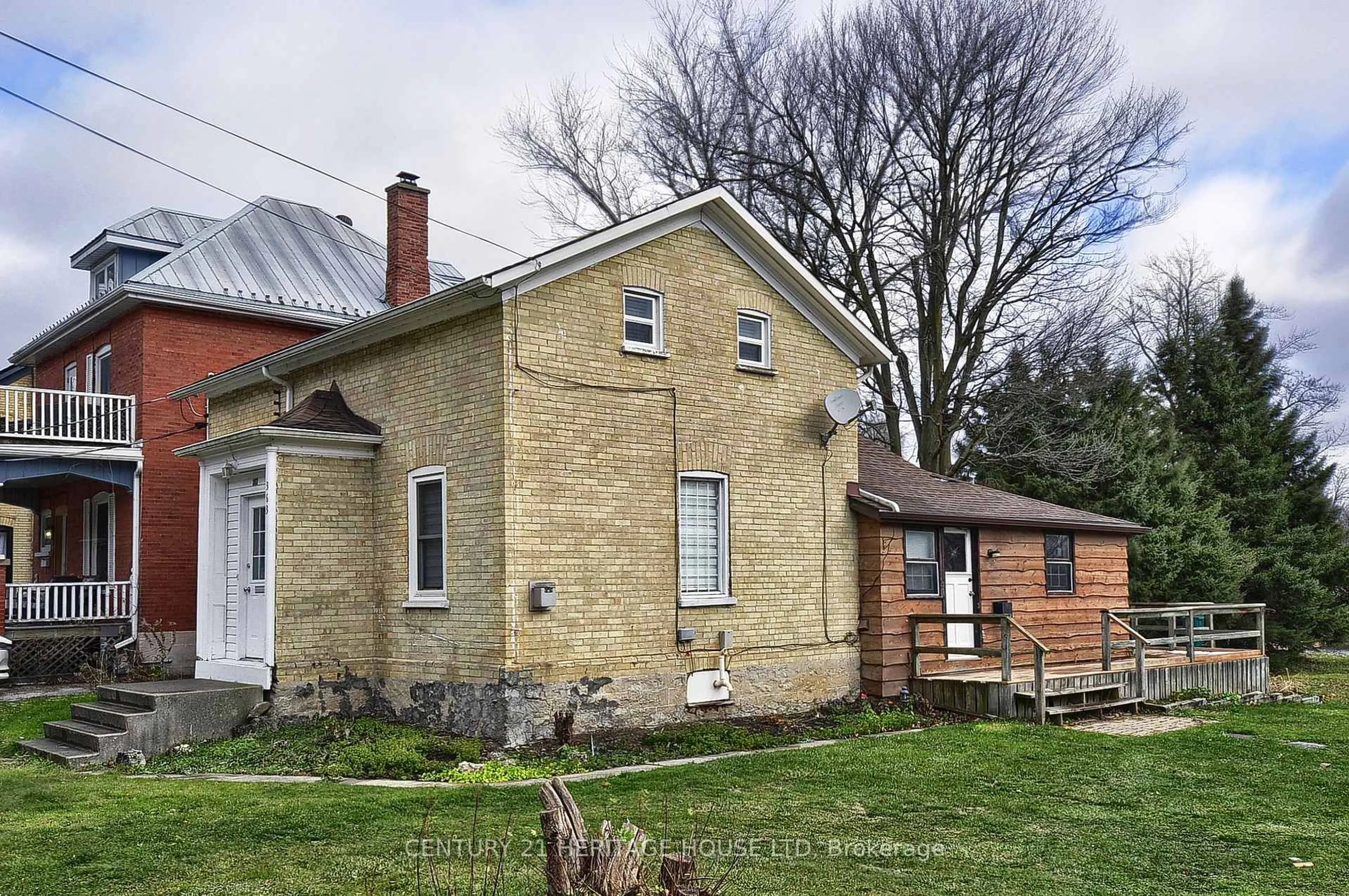 Home with brick exterior material, building for 363 Fountain St, Cambridge Ontario N3H 1J2