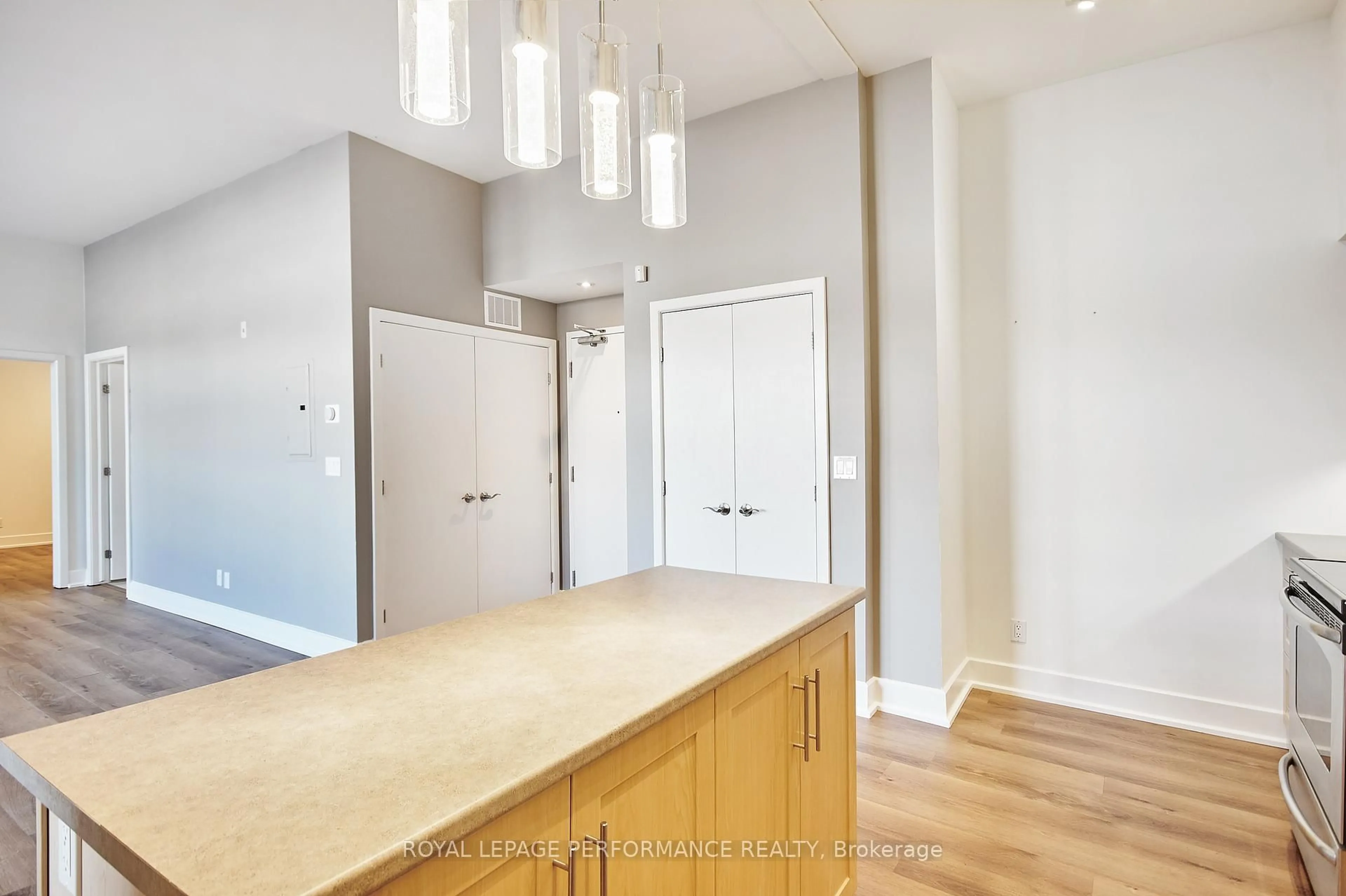 Unknown for 345 St Denis St #212, Ottawa Ontario K1L 5J1